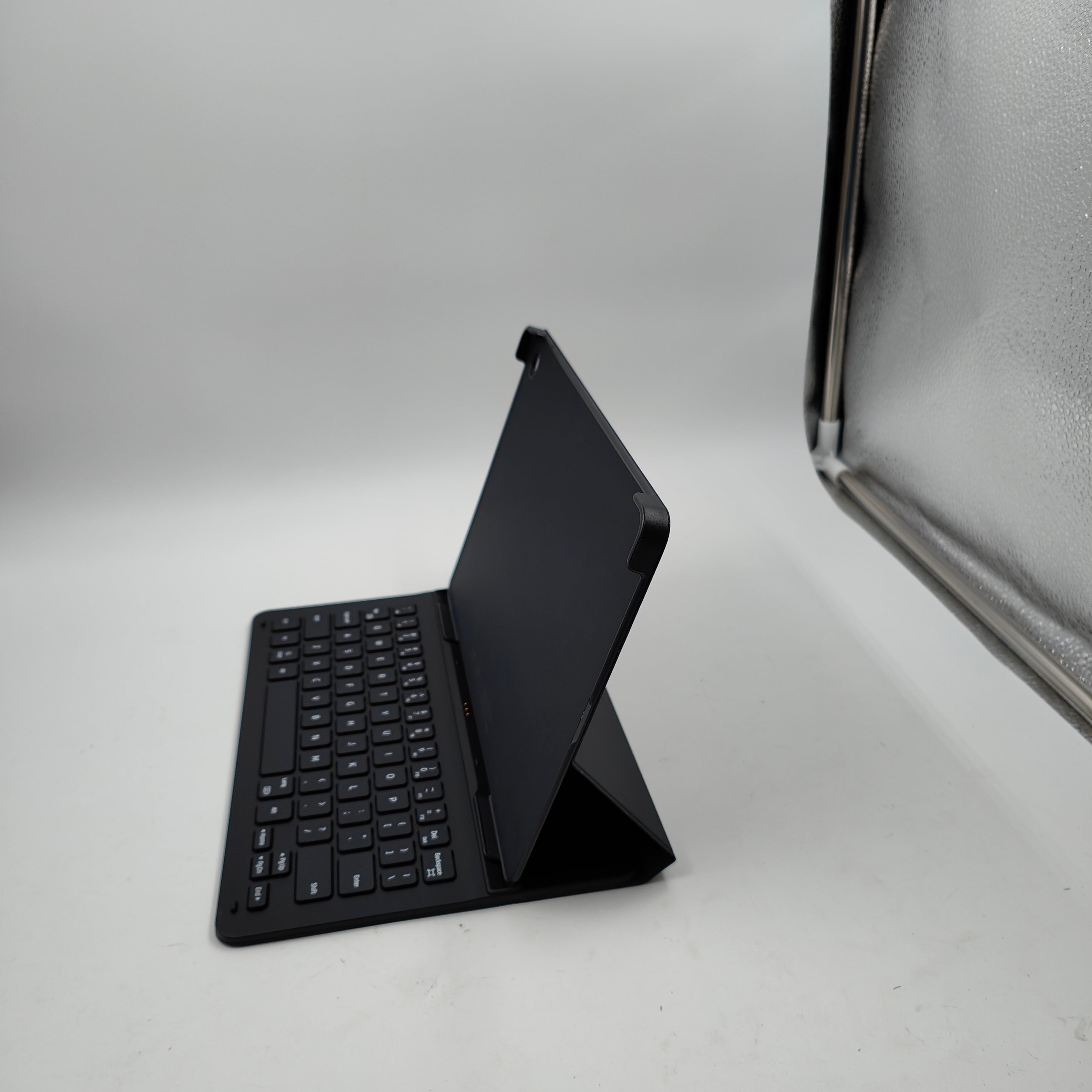 Samsung Galaxy Tab A9+ Slim QWERTY Book Cover Keyboard