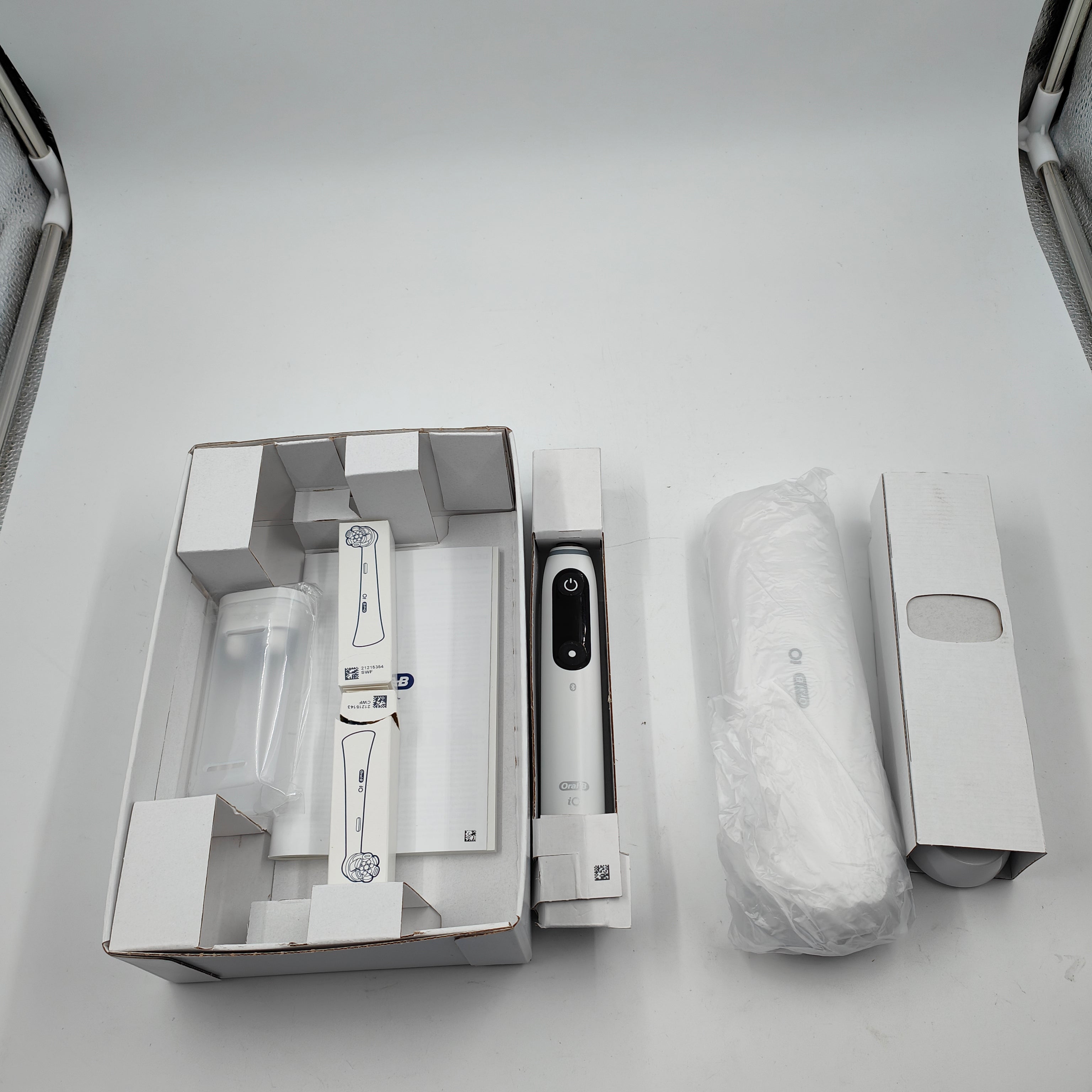 Oral-B iO Serie 6N Weiß + extra iO Sanfte Pflege Aufsteckbürste