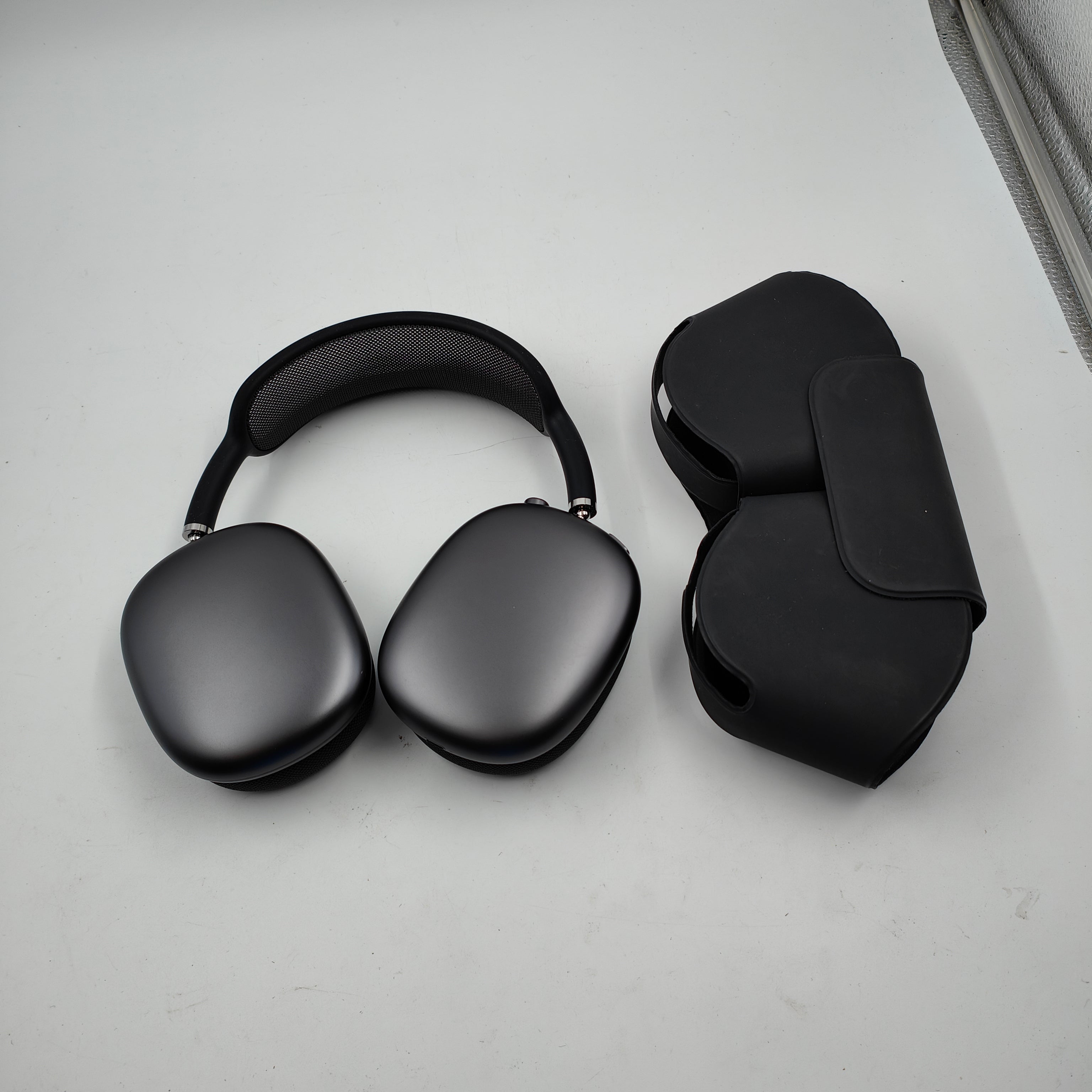 Apple AirPods Max Space Gray
