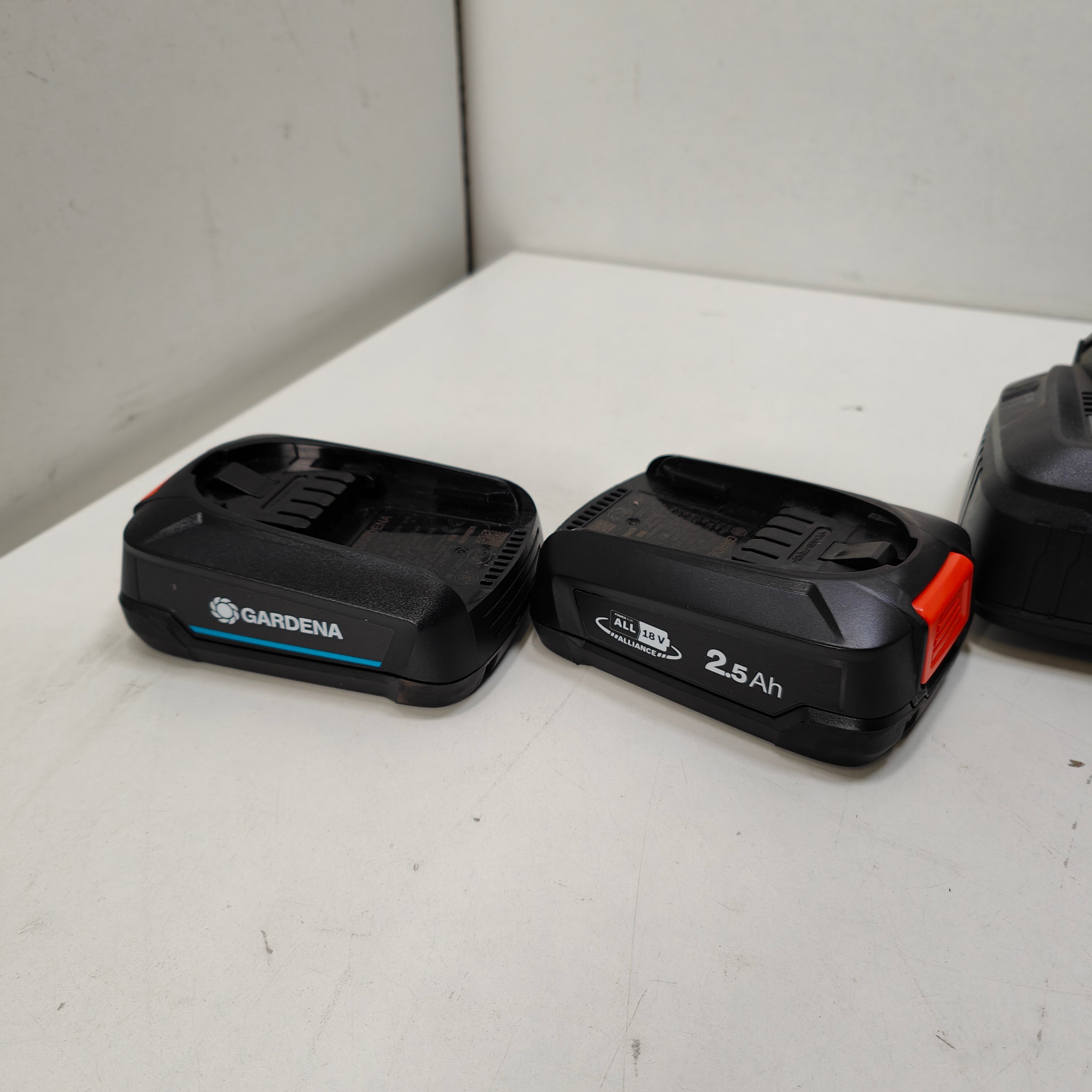 Gardena P4A QC 18V 2.5 Ah battery (2x) + charger