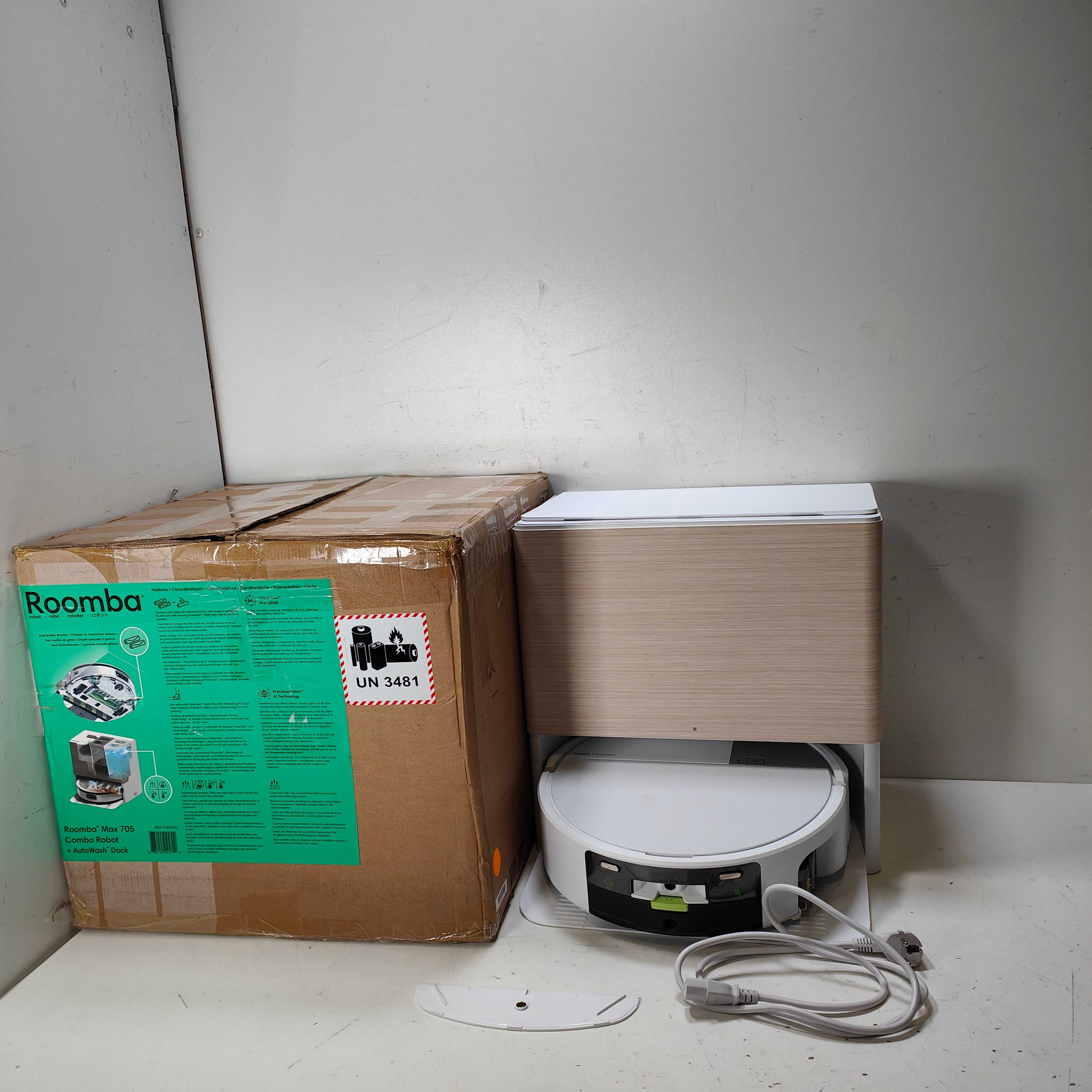 iRobot Roomba Max 705 Combo-Roboter + AutoWash™-Dock Weiß