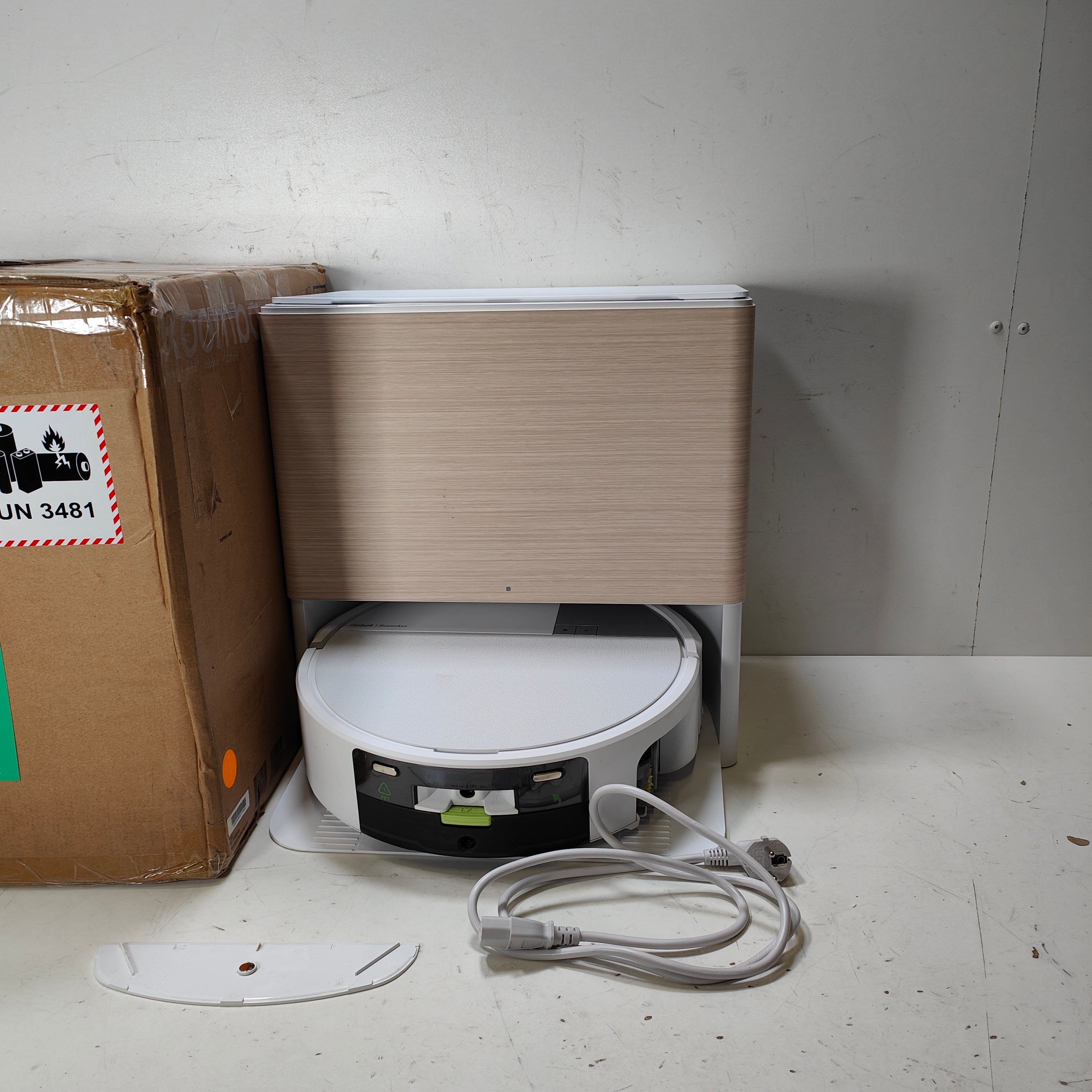 iRobot Roomba Max 705 Combo-Roboter + AutoWash™-Dock Weiß