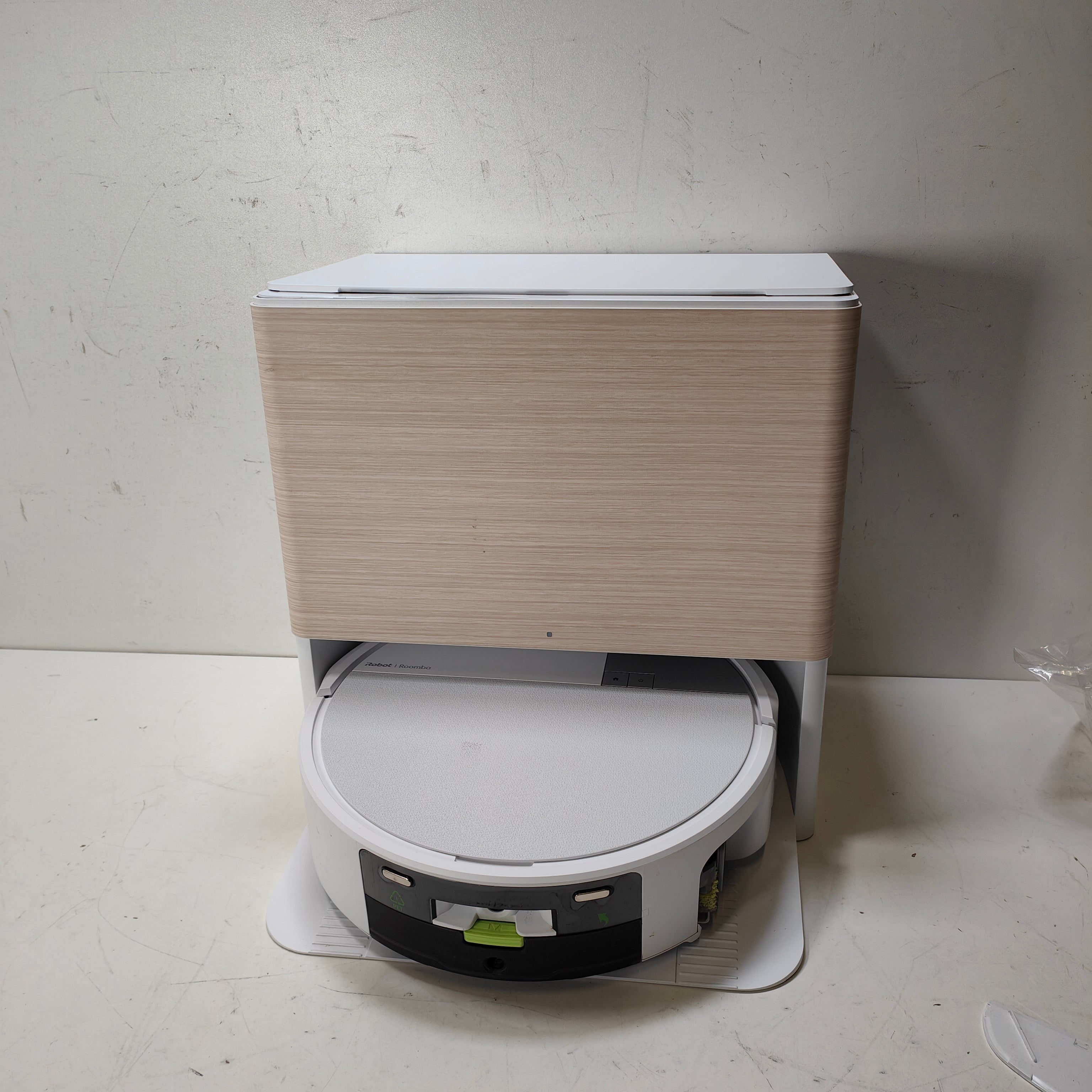 iRobot Roomba Max 705 Combo-Roboter + AutoWash™-Dock Weiß