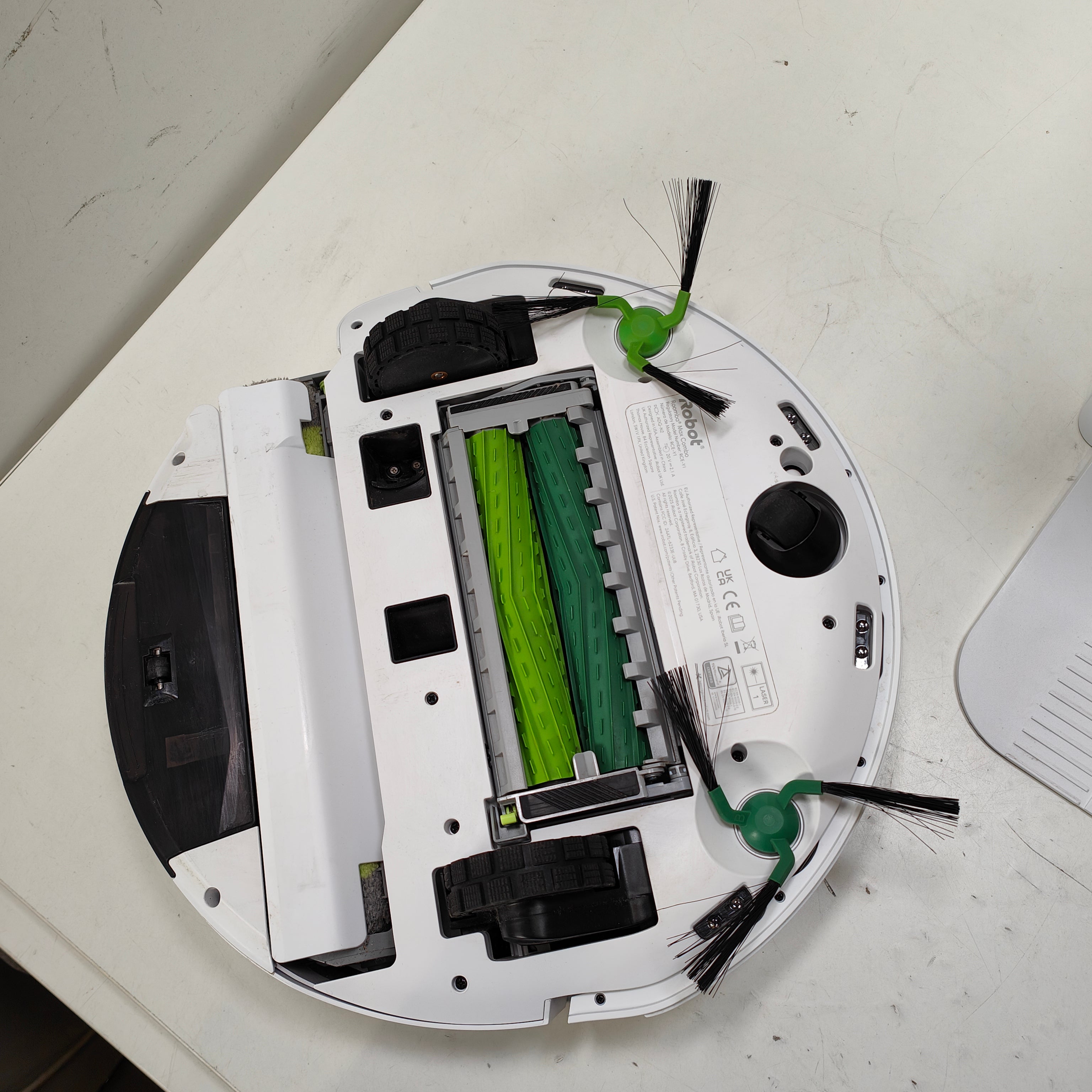 iRobot Roomba Max 705 Combo-Roboter + AutoWash™-Dock Weiß