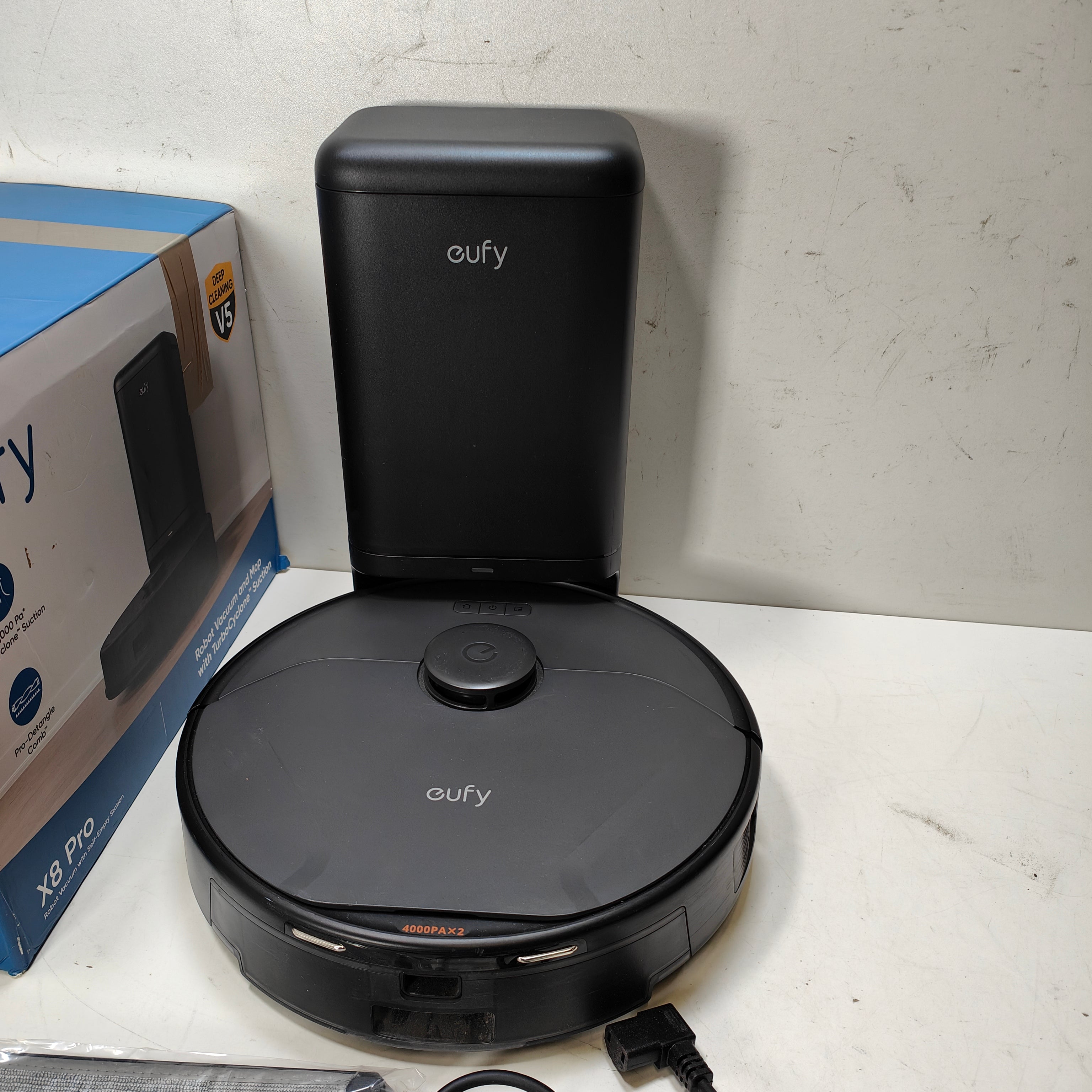 iRobot Roomba Plus 405 Combo-Roboter + Autowash-Dock Schwarz