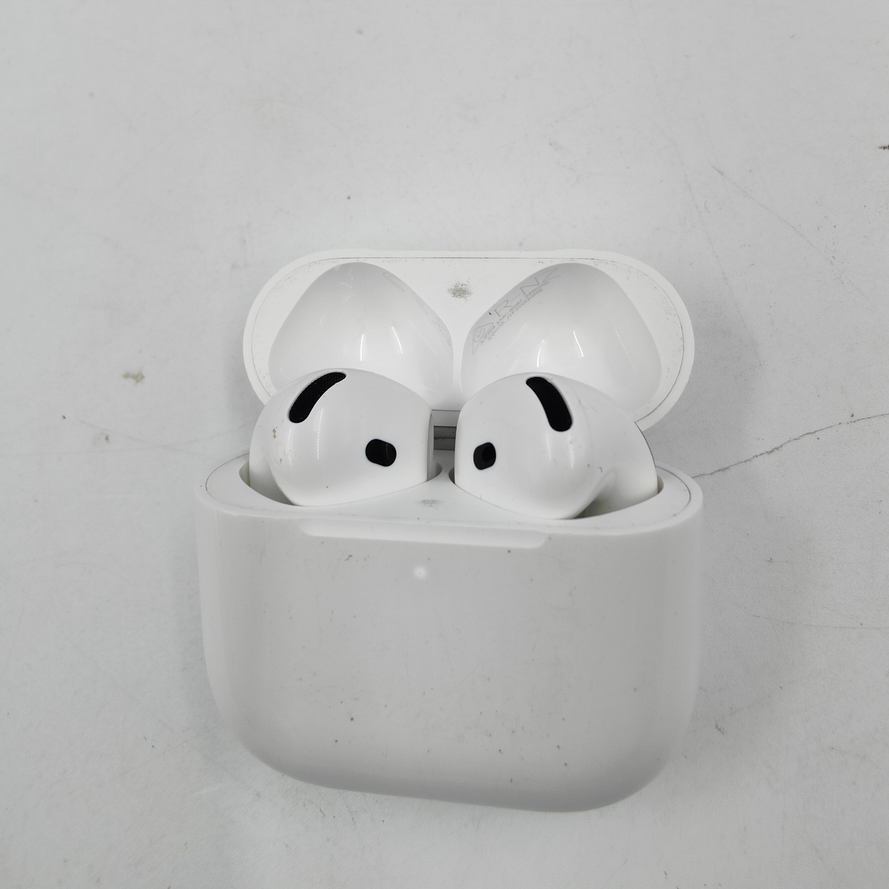 Apple AirPods 4 avec suppression active du bruit