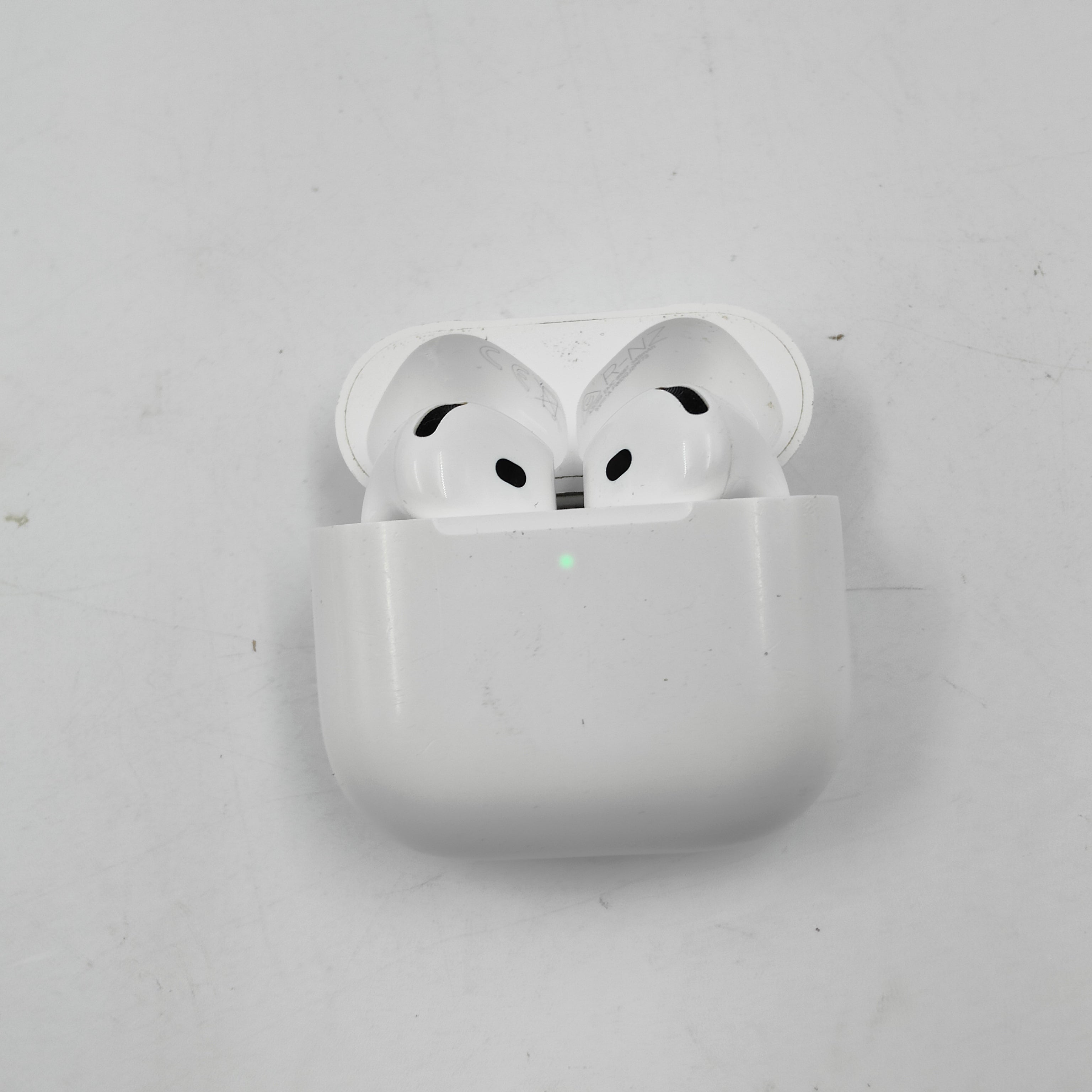 Apple AirPods 4 avec suppression active du bruit
