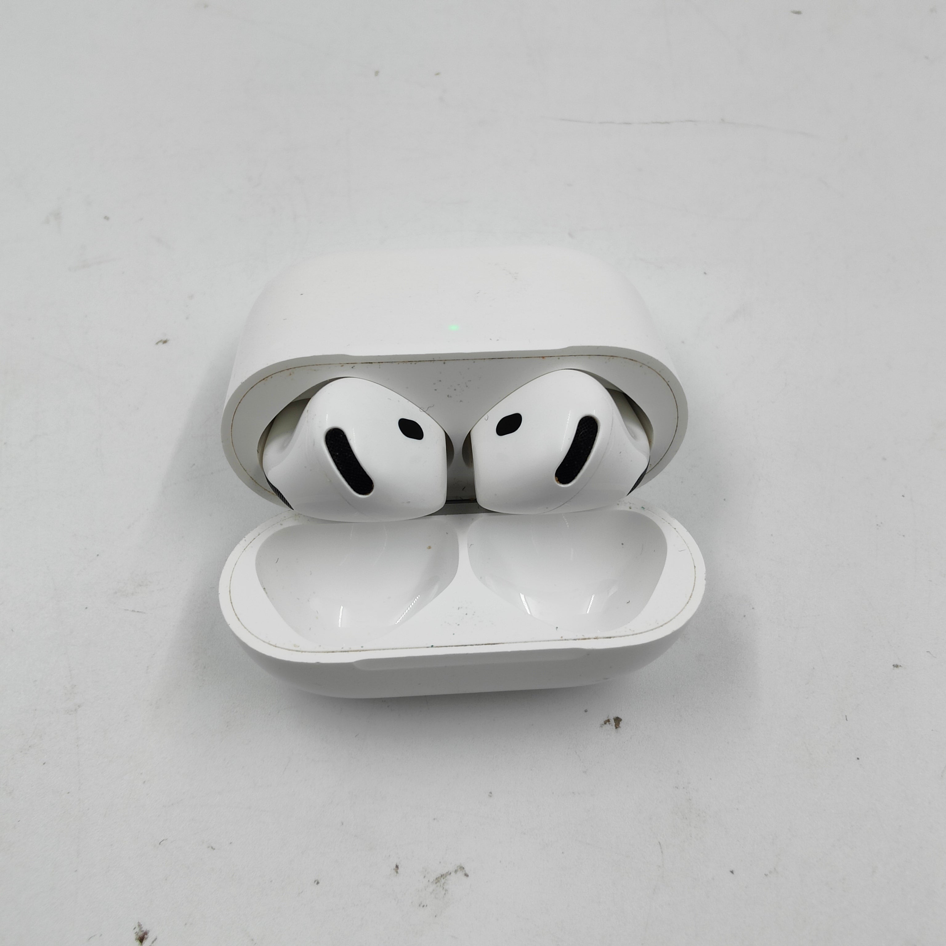 Apple AirPods 4 avec suppression active du bruit