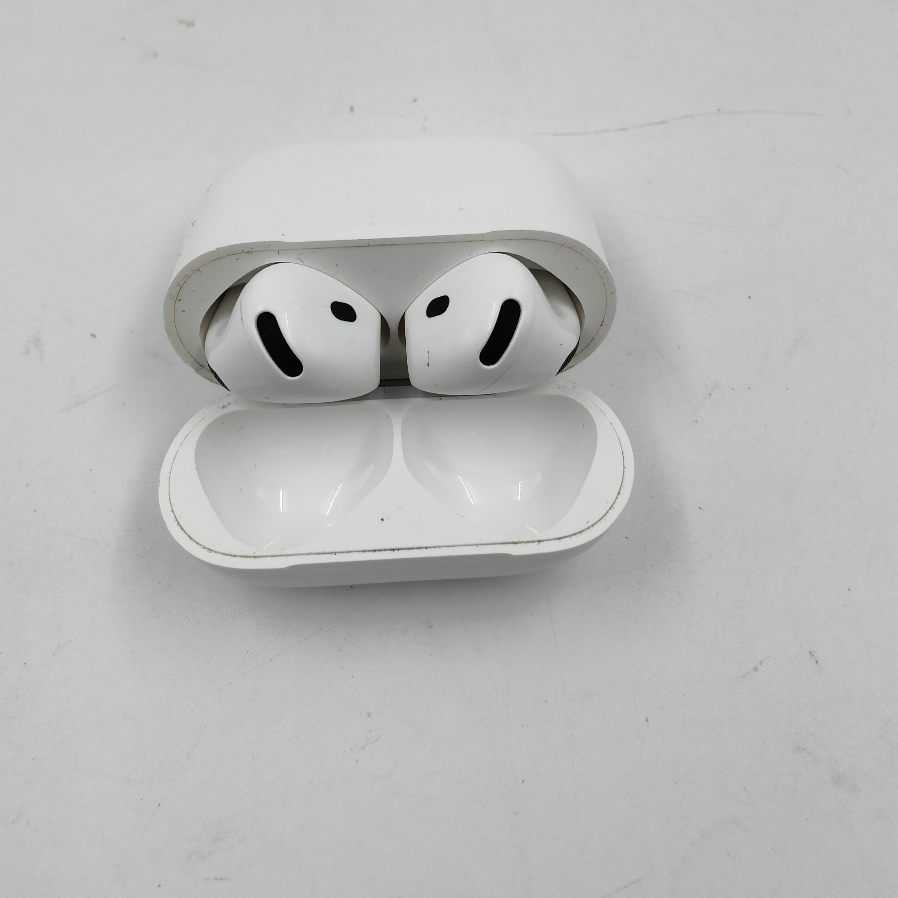Apple AirPods 4 avec suppression active du bruit