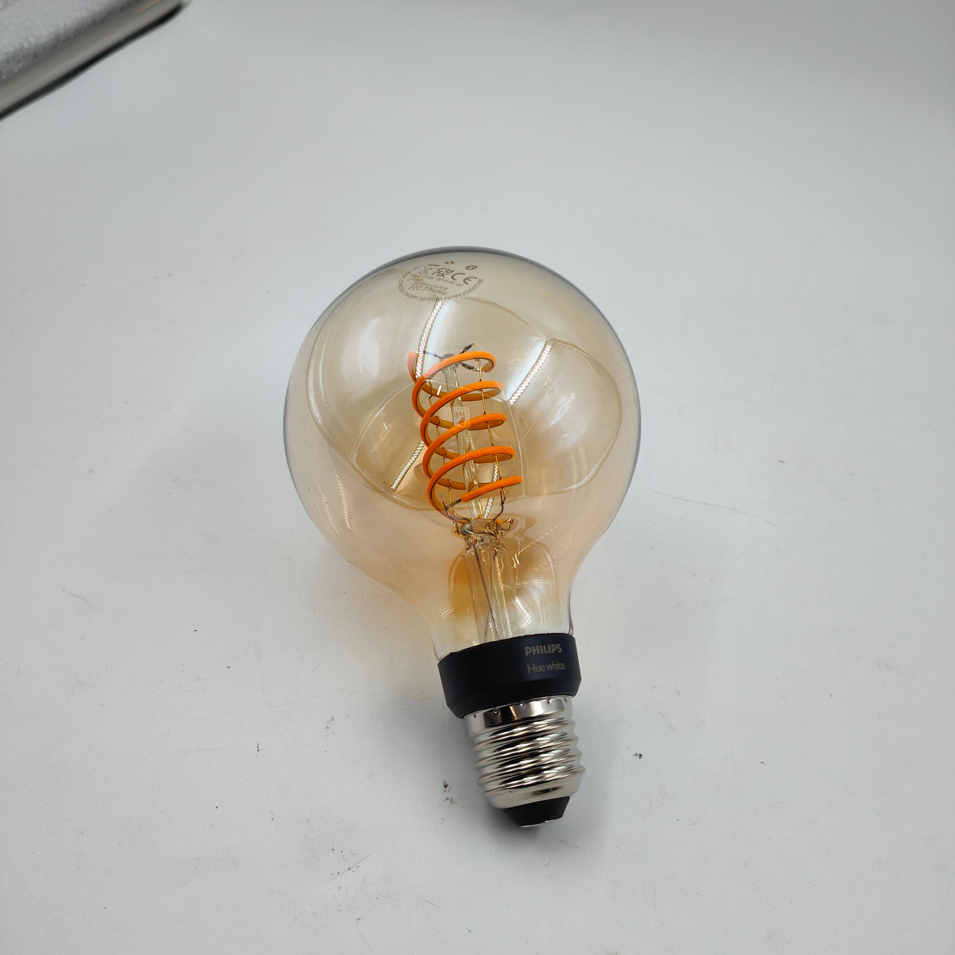 Ampoule filament Philips Hue White Ambiance Globe E27