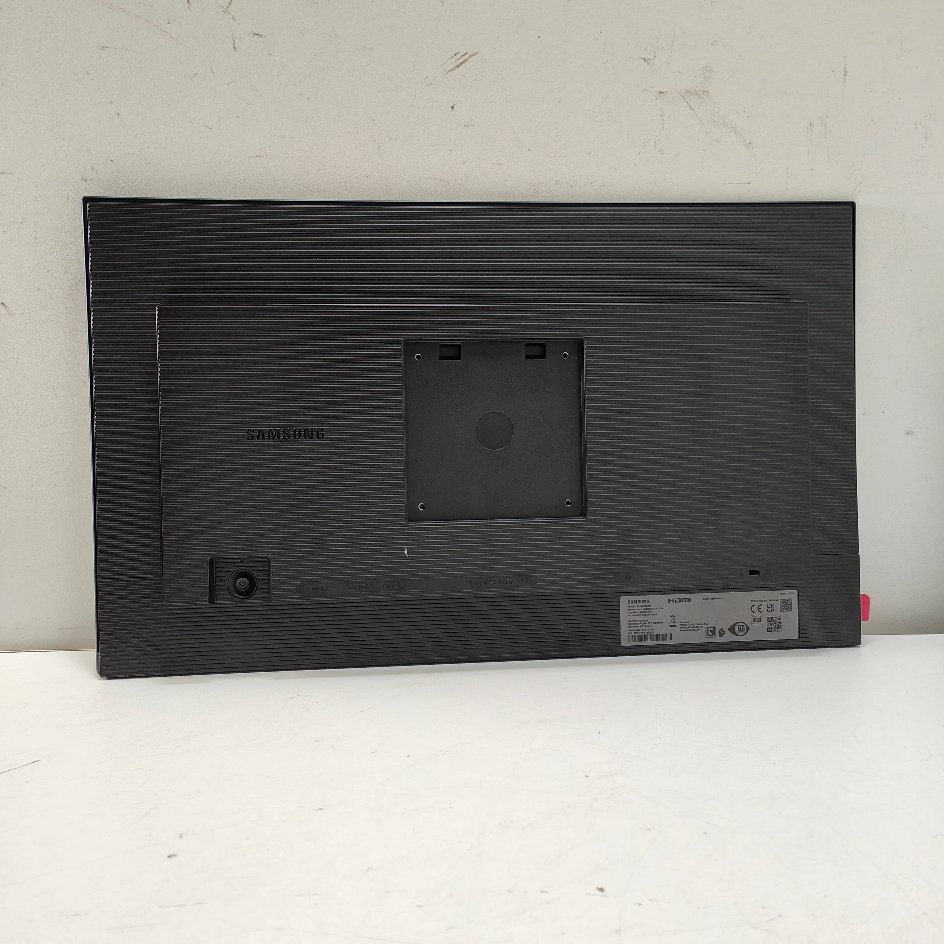 Samsung Essential S4 LS24D402GAUXEN
