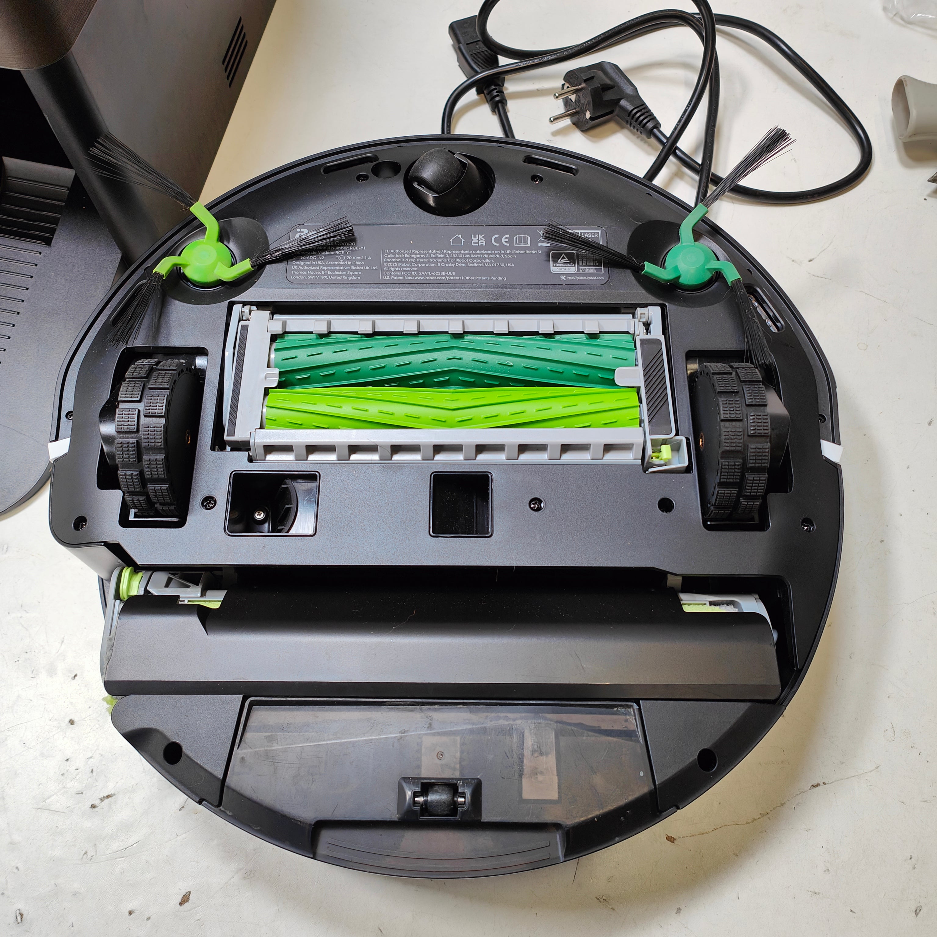 iRobot Max 705 Combo Robot + AutoWash Dock Black