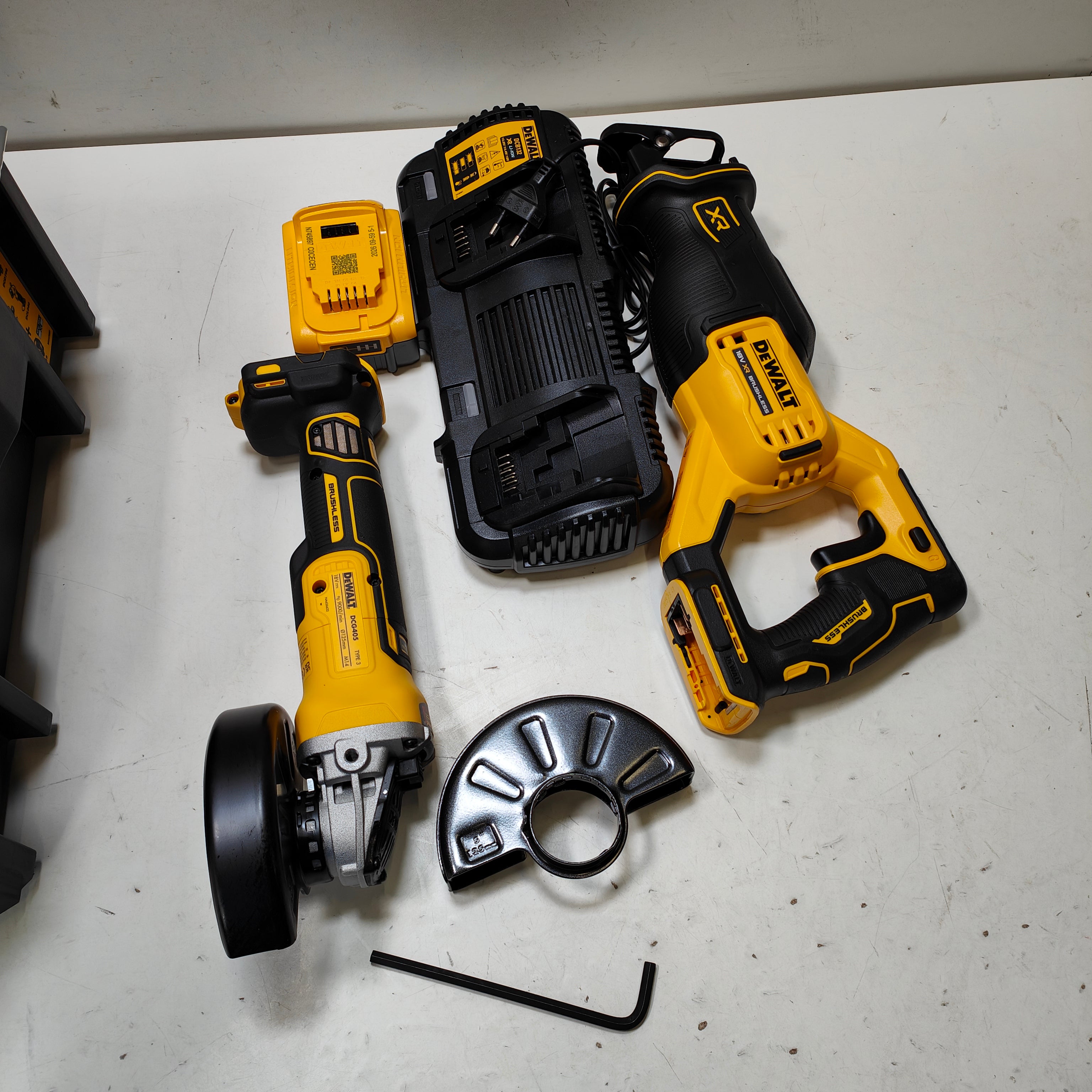DeWalt DCK1012P4T-QW Combination Tool Set