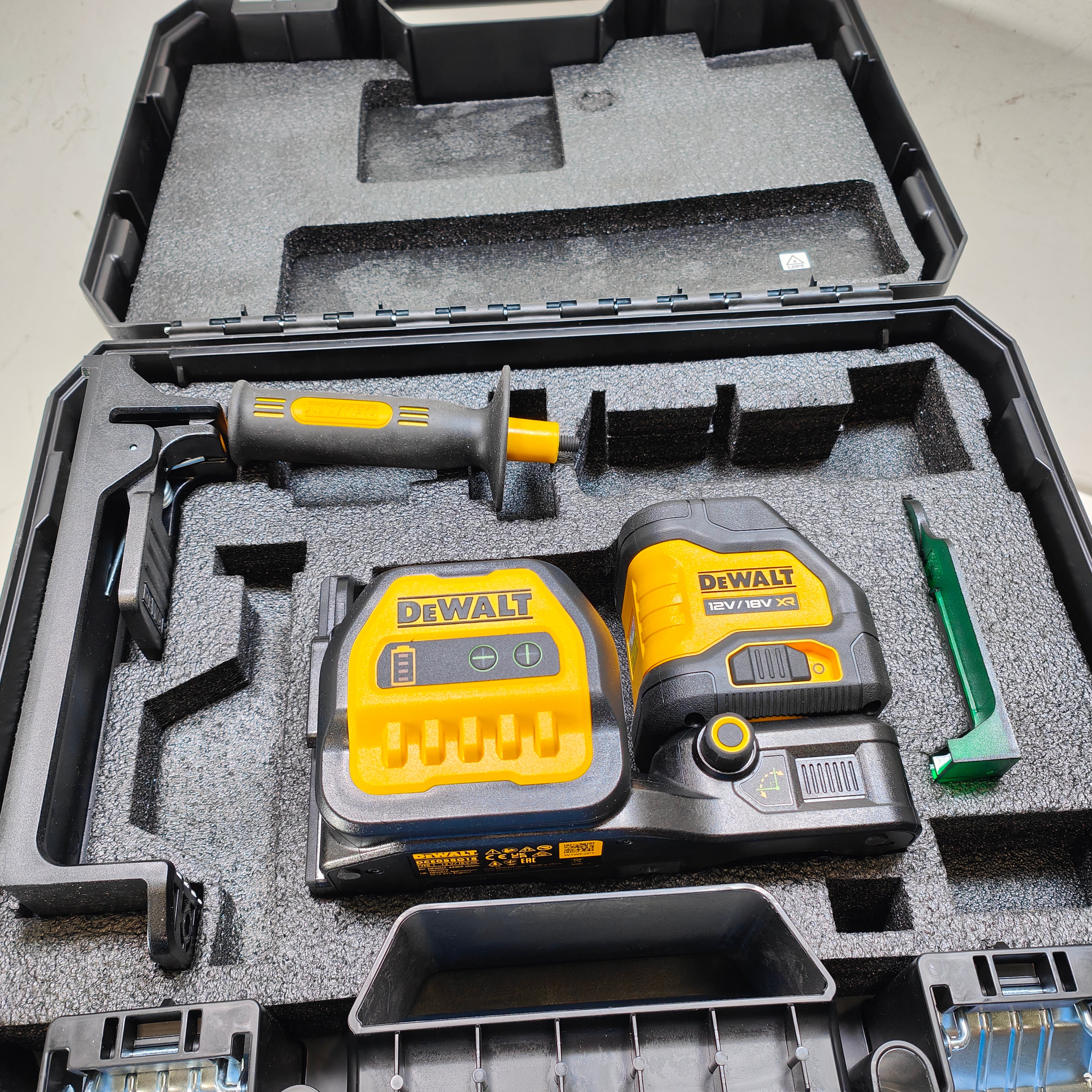 DeWalt DCK1012P4T-QW Combination Tool Set