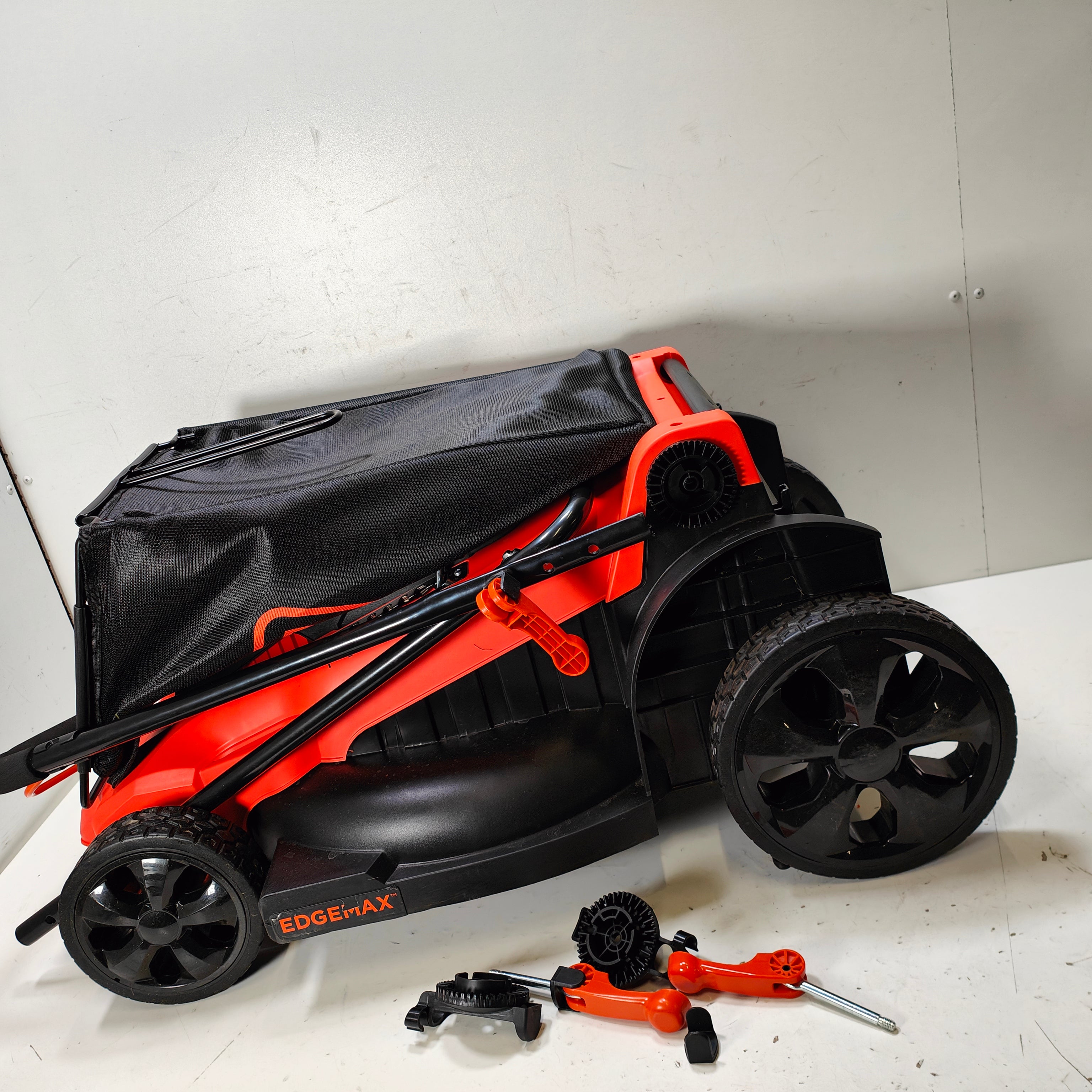 BLACK+DECKER LM2000-QS