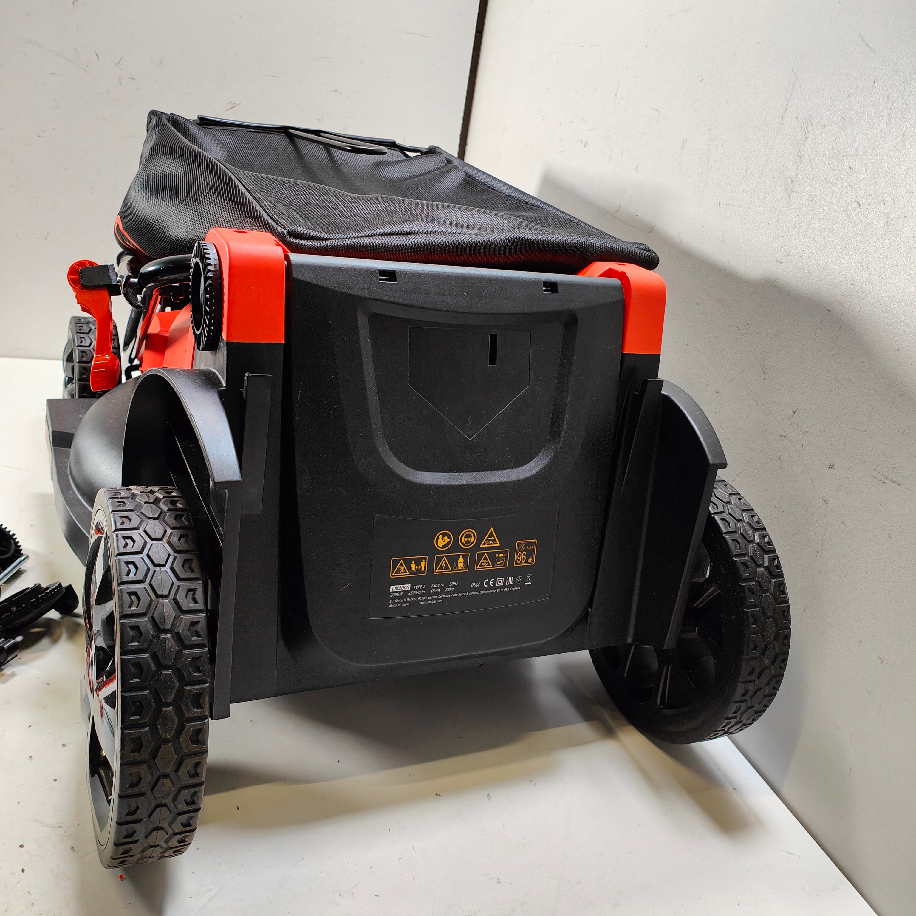 BLACK+DECKER LM2000-QS
