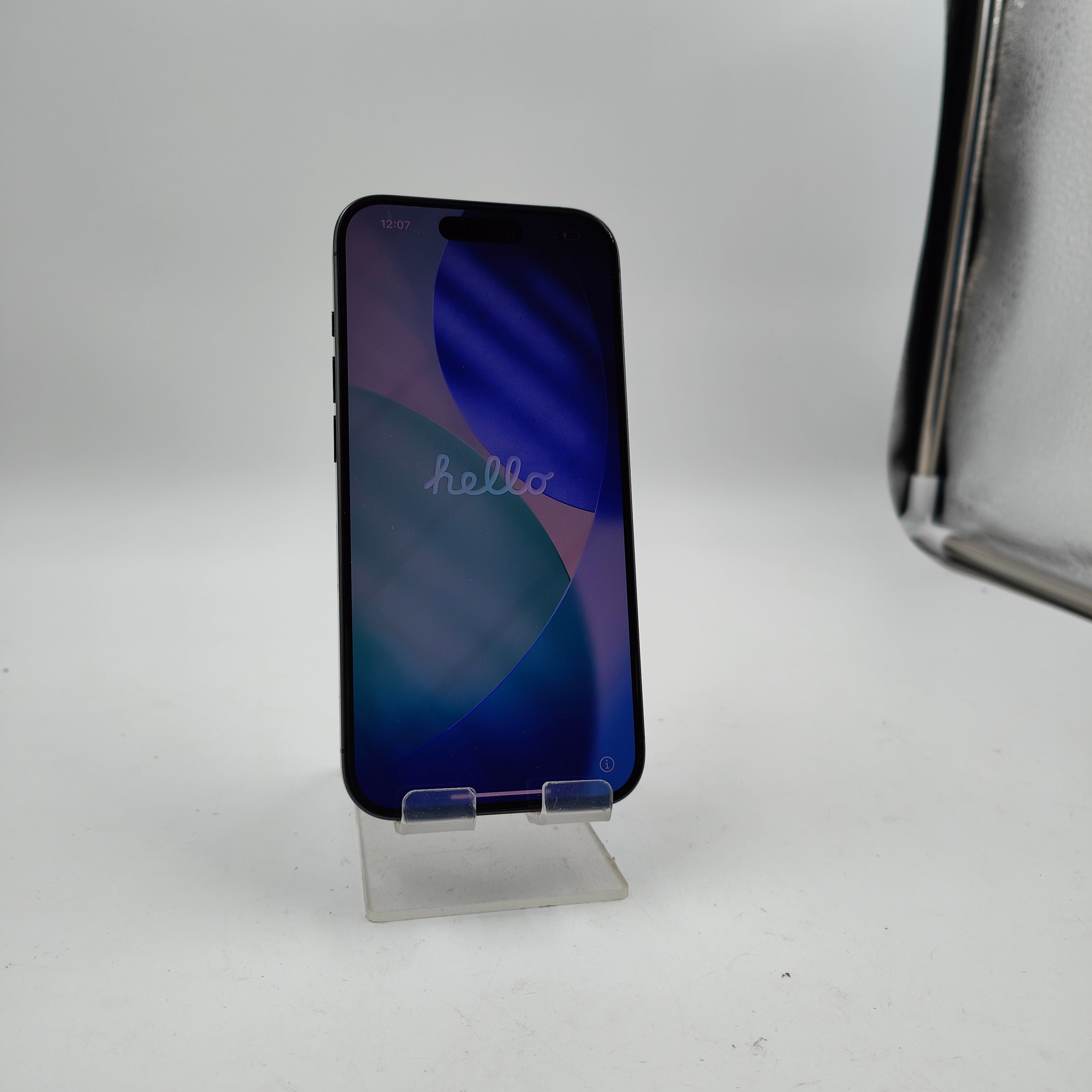 Generalüberholtes iPhone 15 Pro 128 GB Schwarzes Titan