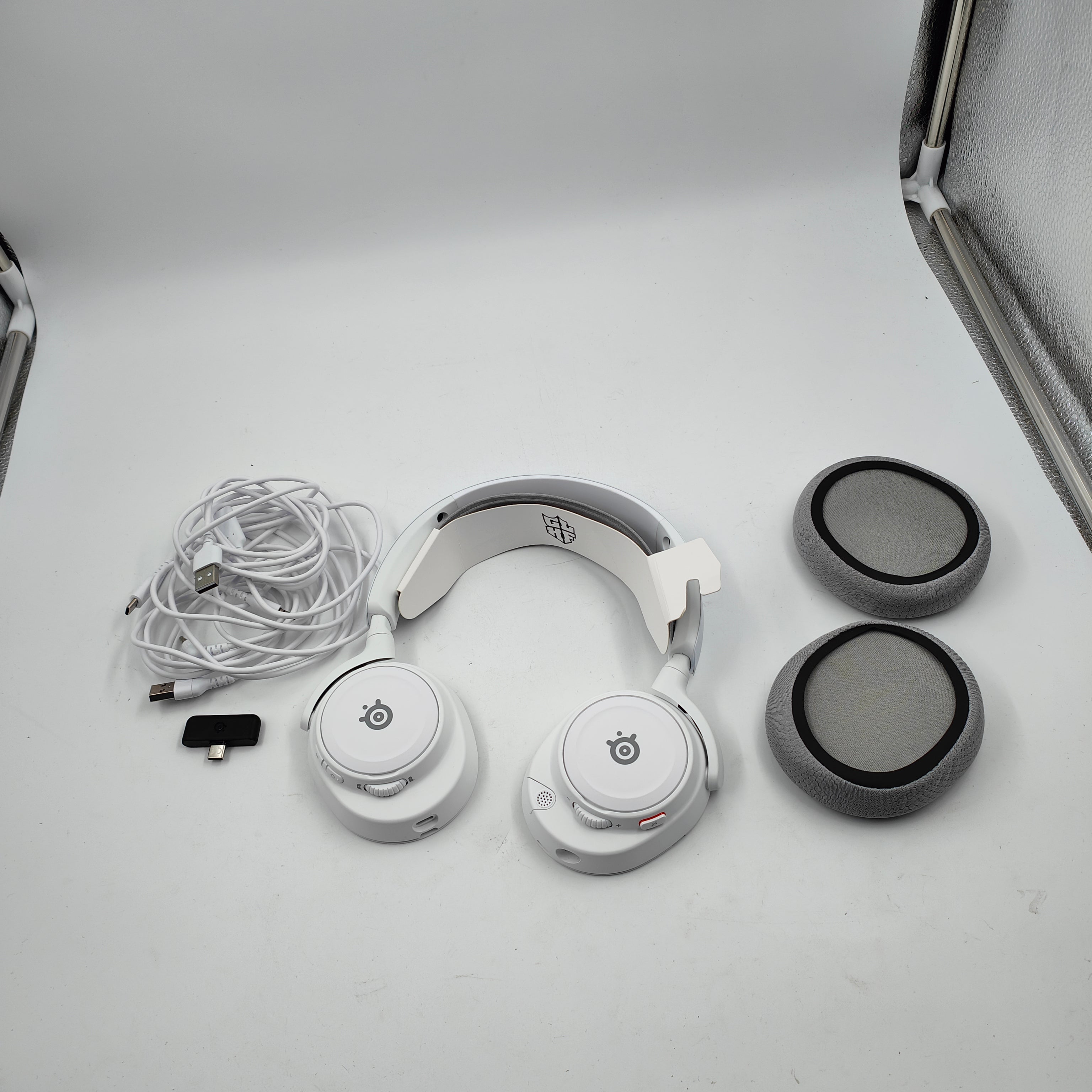 SteelSeries Arctis Nova 7 Gen 2 Weiß