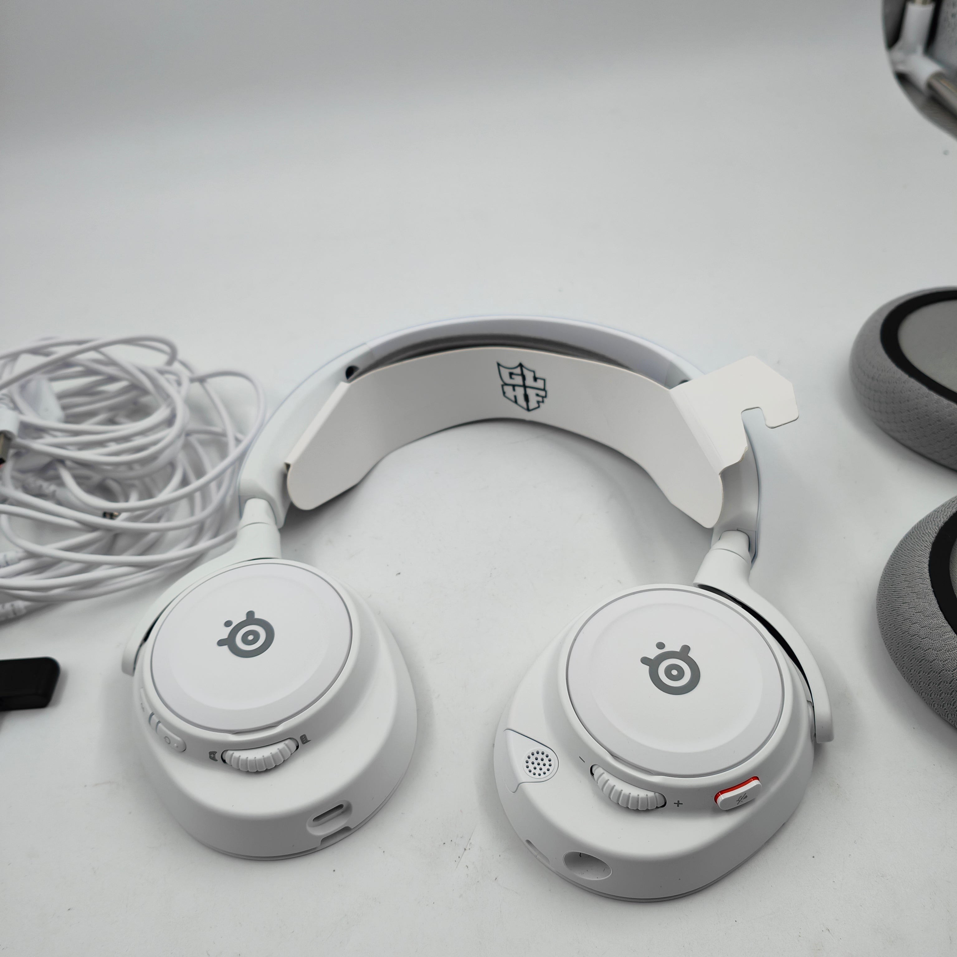 SteelSeries Arctis Nova 7 Gen 2 Weiß