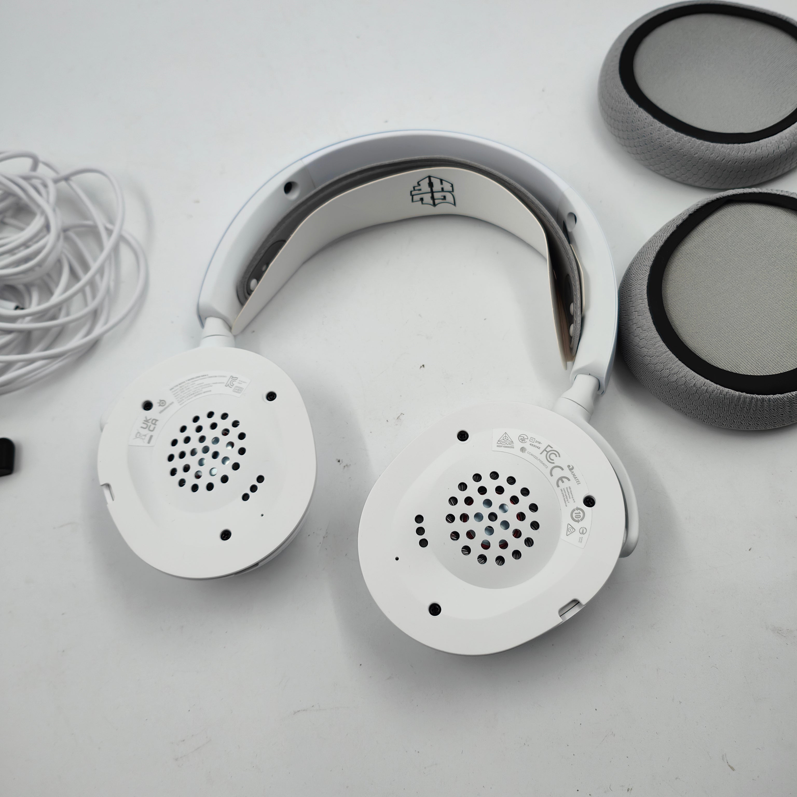 SteelSeries Arctis Nova 7 Gen 2 Weiß