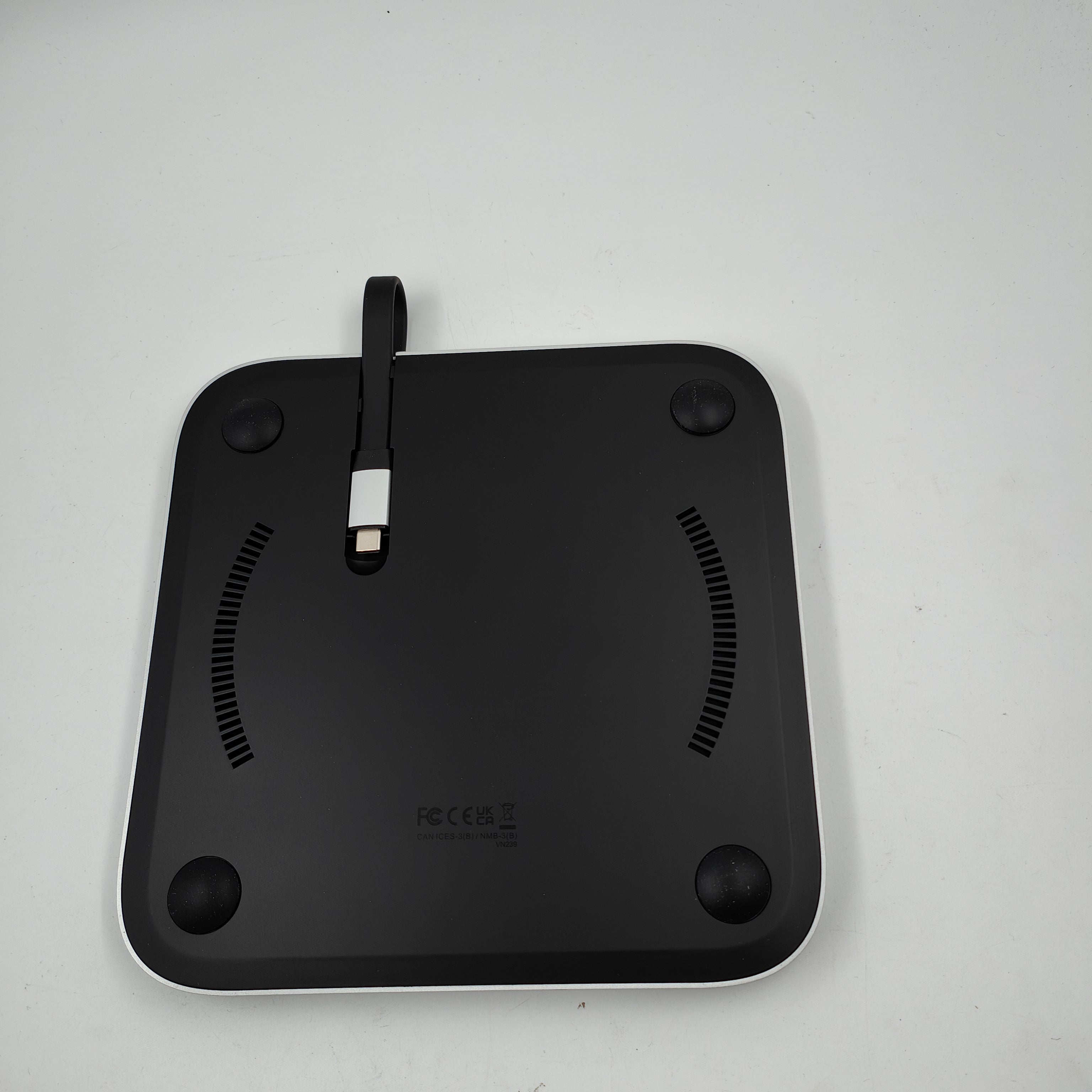 Satechi Aluminium-Ständer und Hub für Mac Mini, Silber