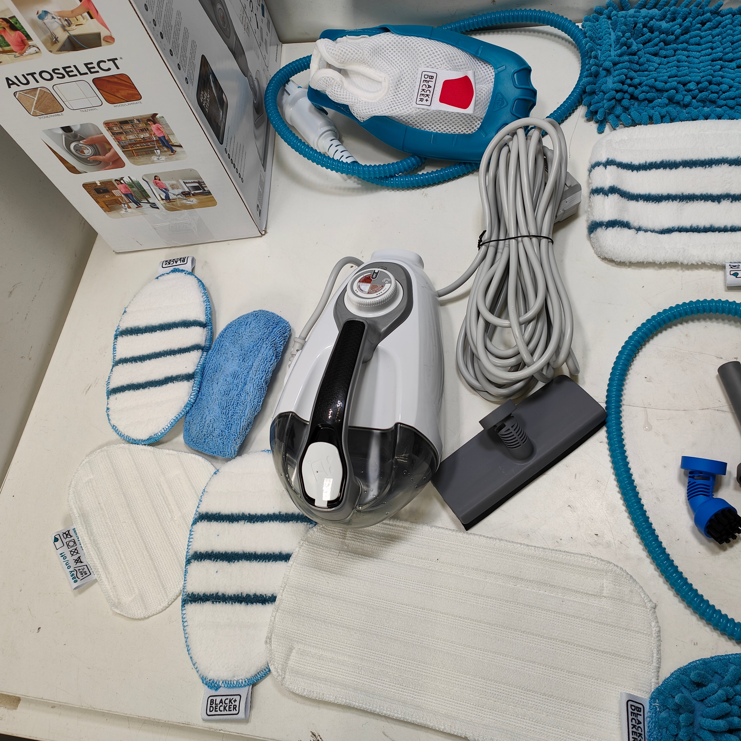 BLACK+DECKER Black+Decker 15-in-1 Steam Mop with SteaMitt