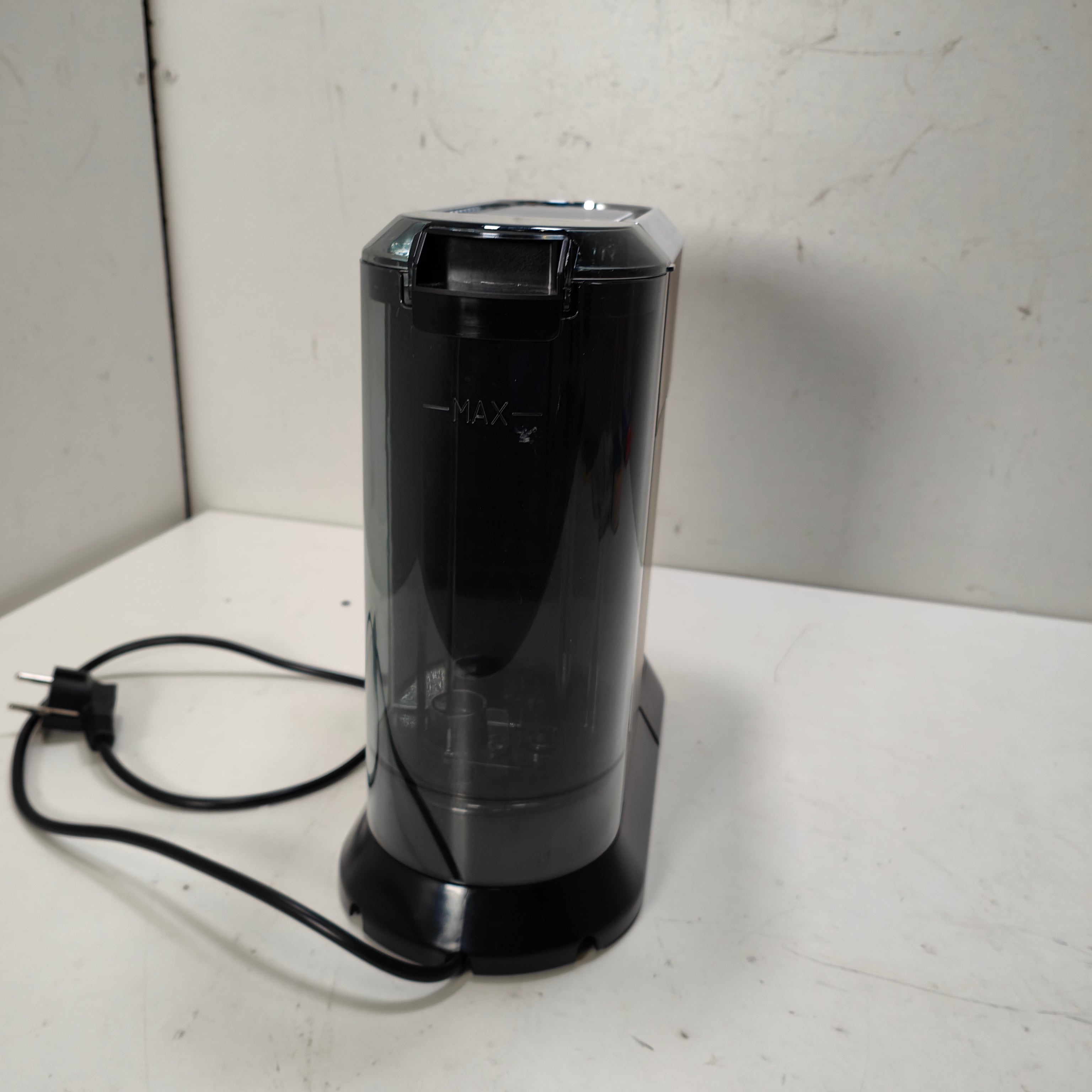 DeLonghi EC685.BK Dedica Black