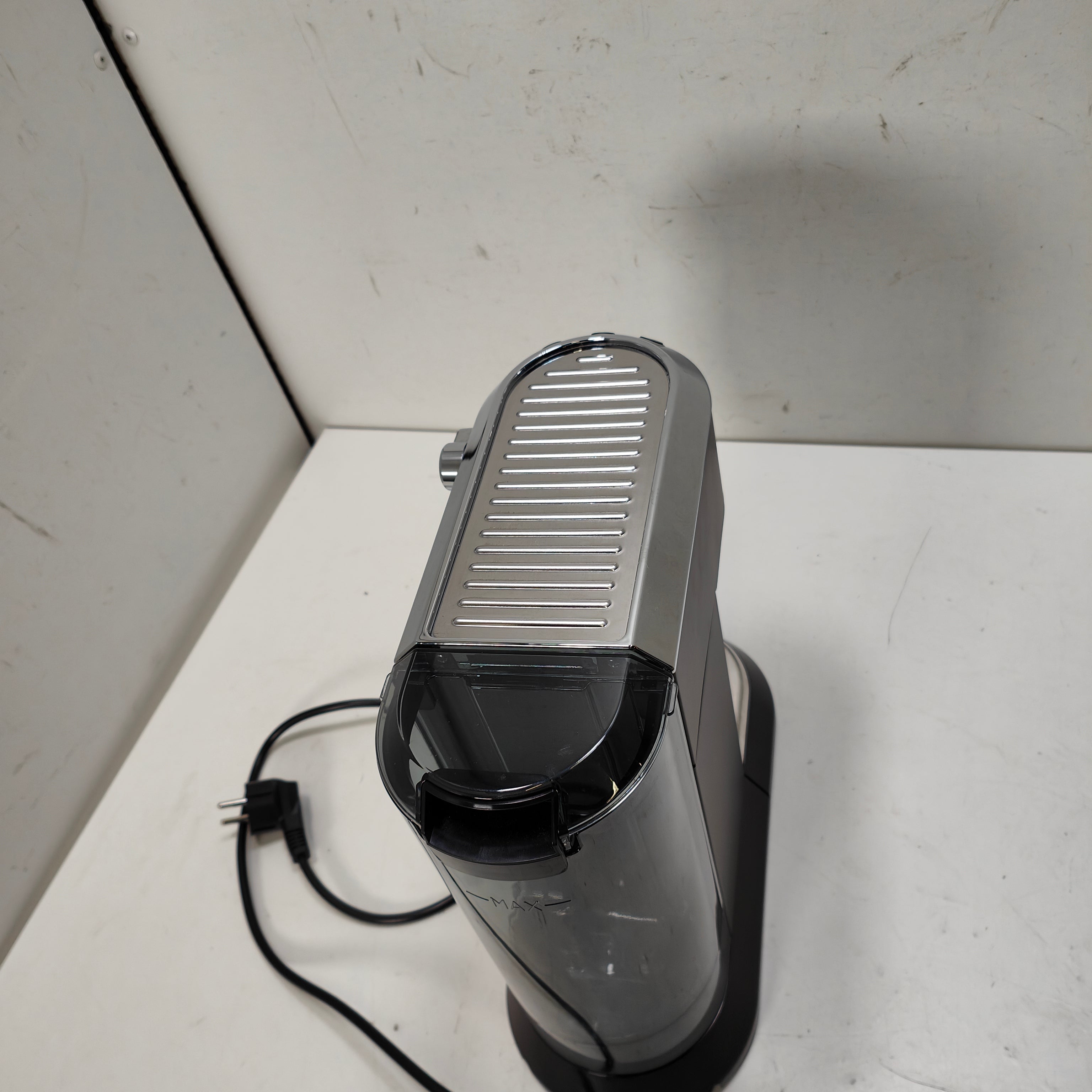 DeLonghi EC685.BK Dedica Black
