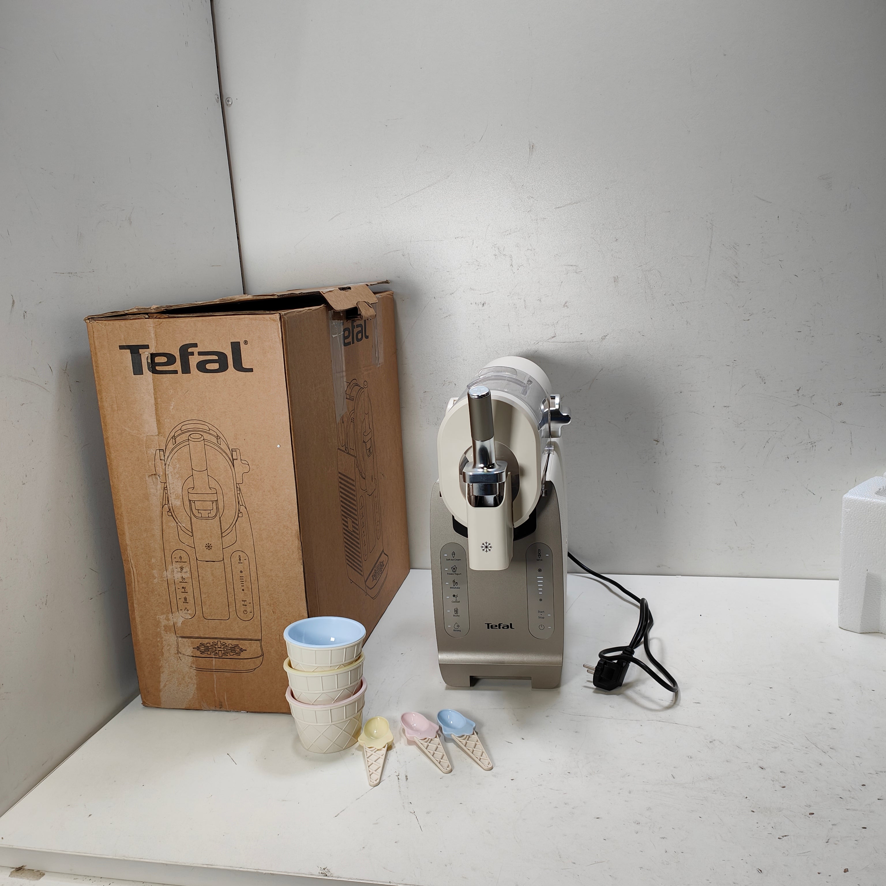 Tefal Freezi 16-in-1 Ice Cream & Frozen Drink Maker IG801A
