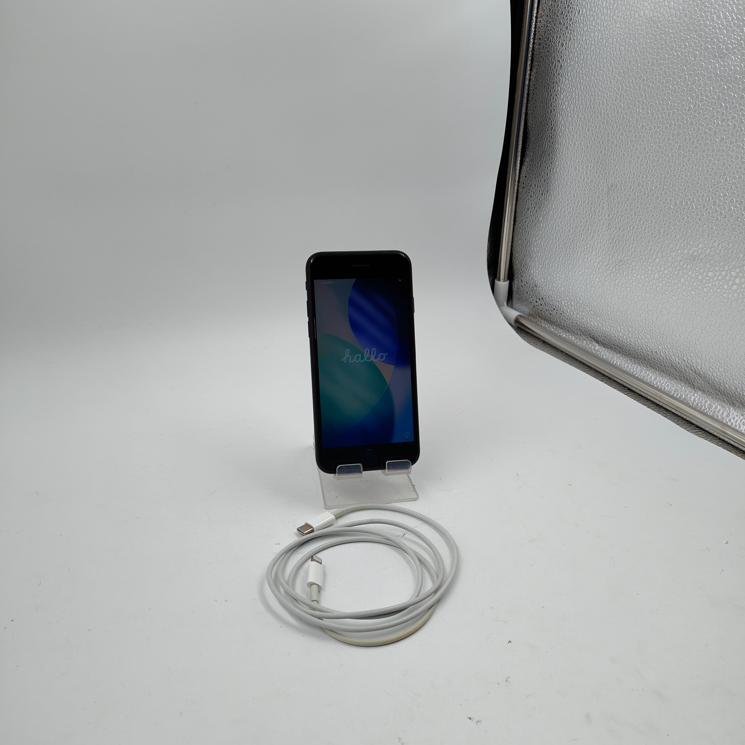 Refurbished iPhone SE (3rd gen) Midnight 64GB