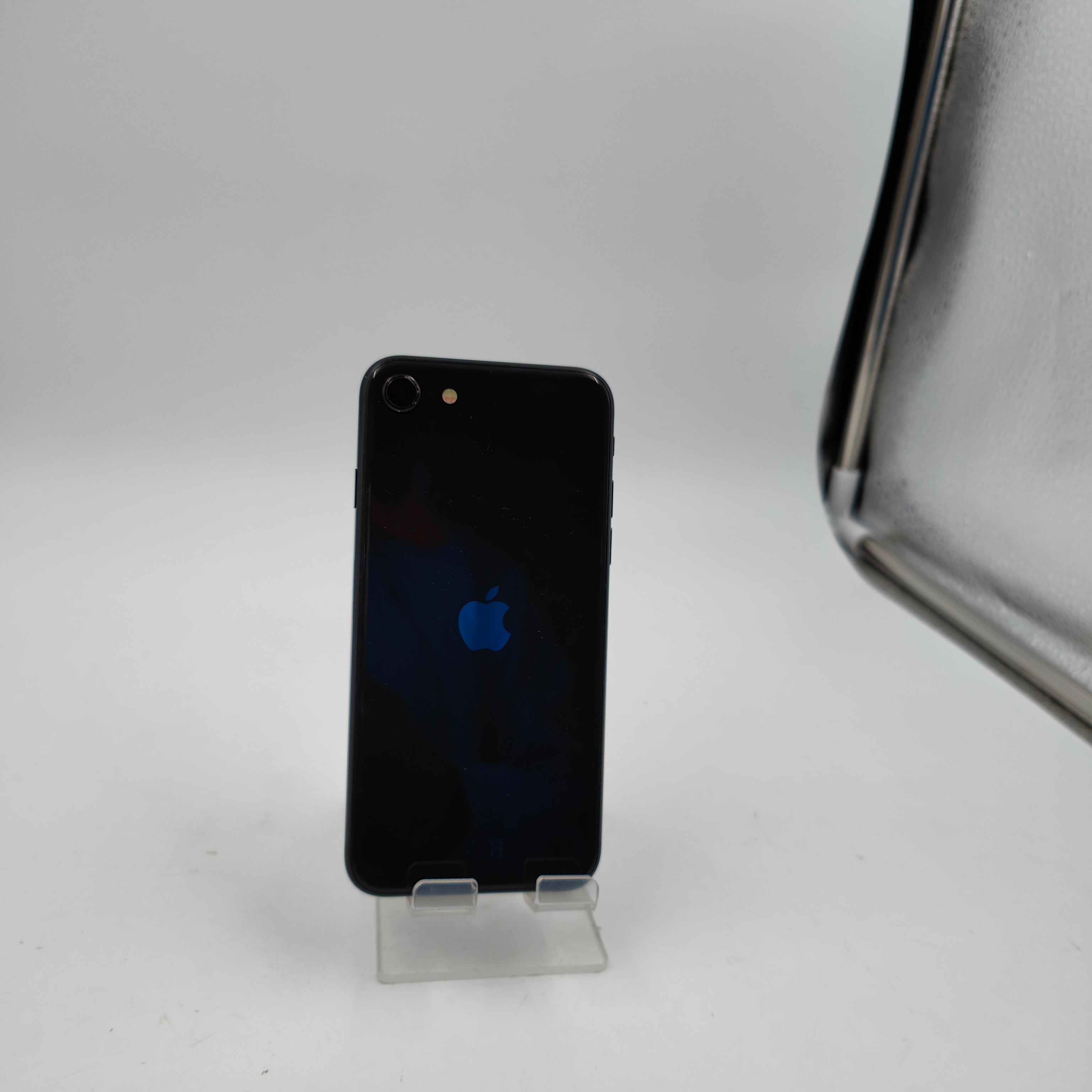 Refurbished iPhone SE (3rd gen) Midnight 64GB