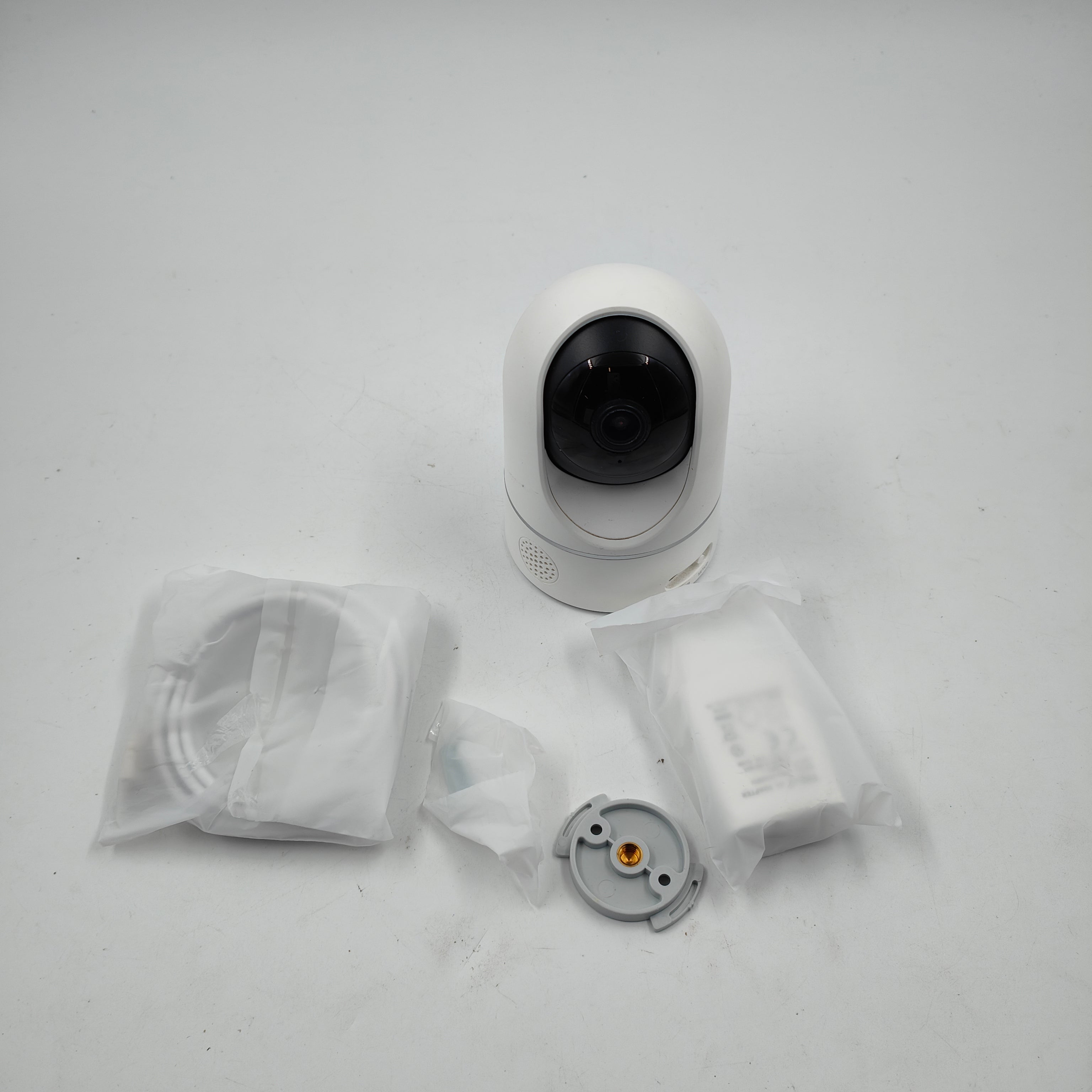 Eufy Indoor Cam 2K Pan & Tilt Wit