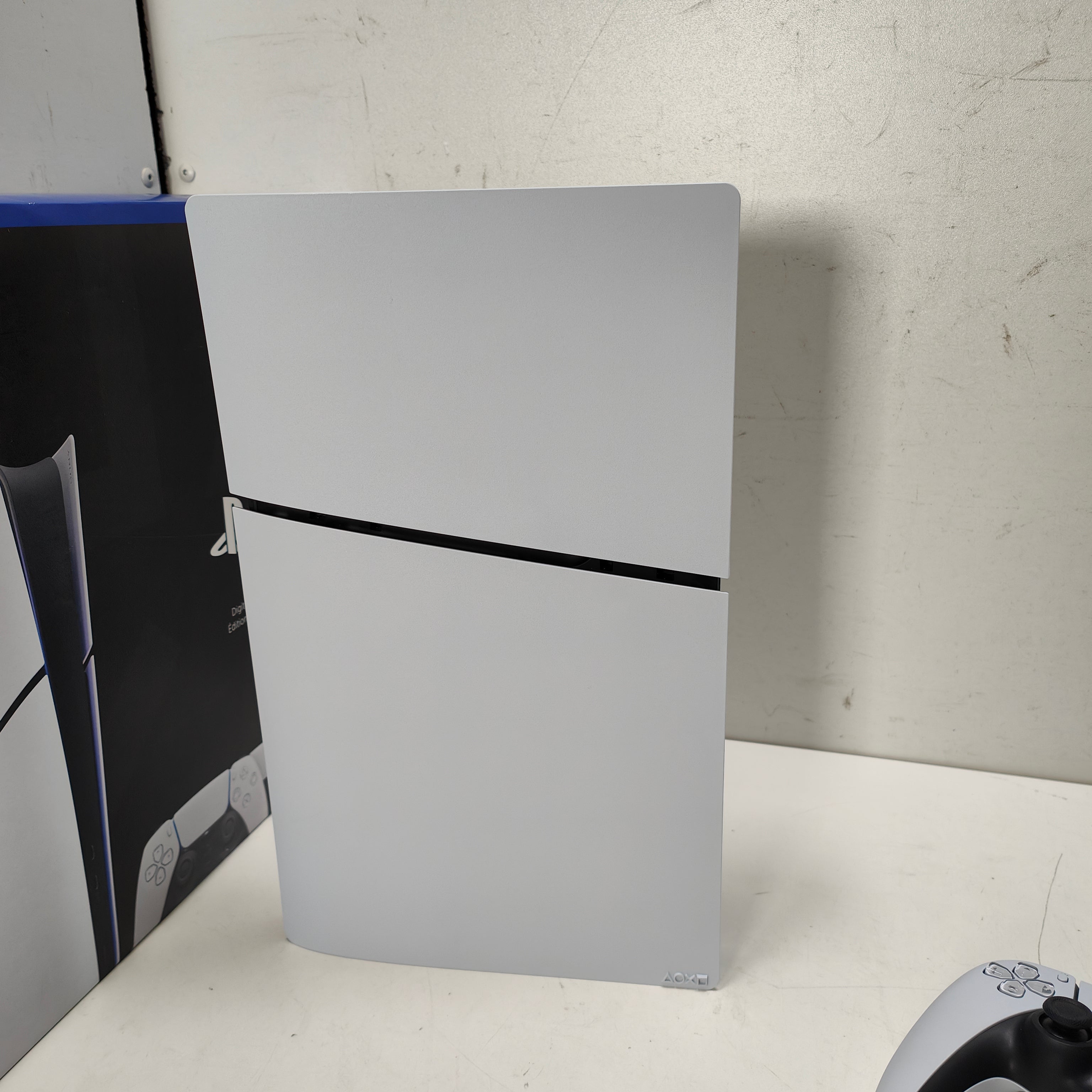 Sony PlayStation 5 Slim Digital Edition + zusätzlicher Controller, Weiß