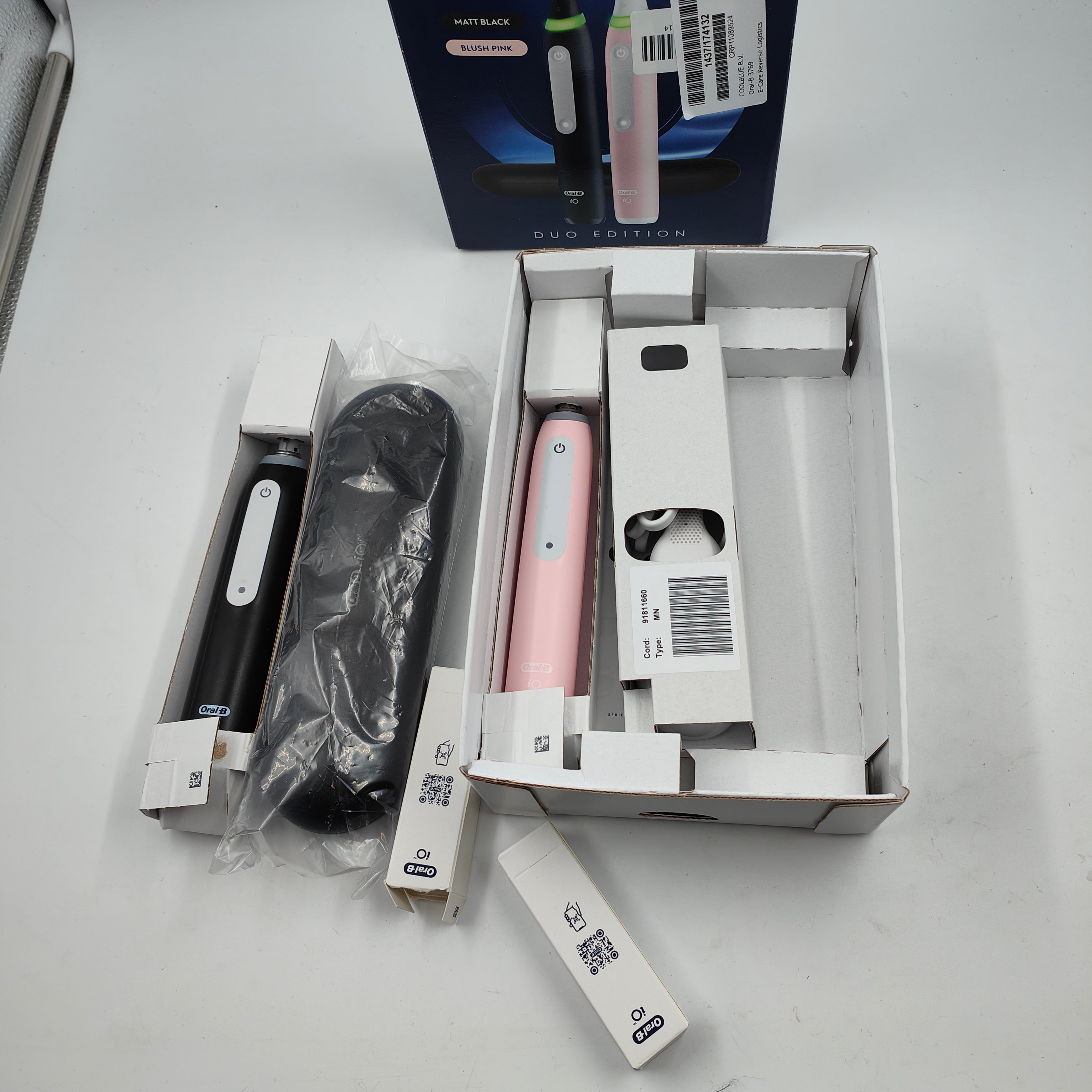 Oral-B iO 3N Black and Pink Duo Pack