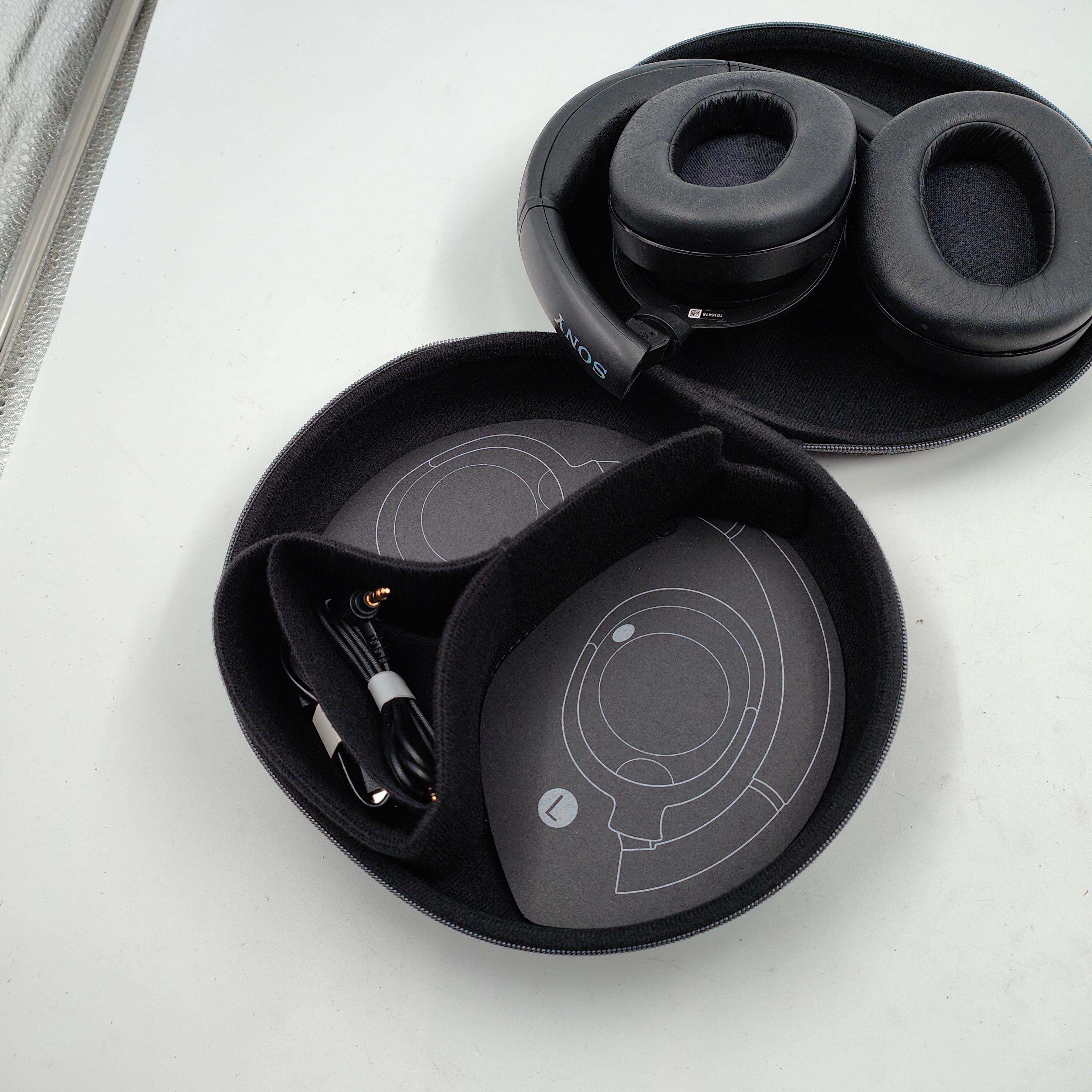 Sony ULT Wear Schwarz