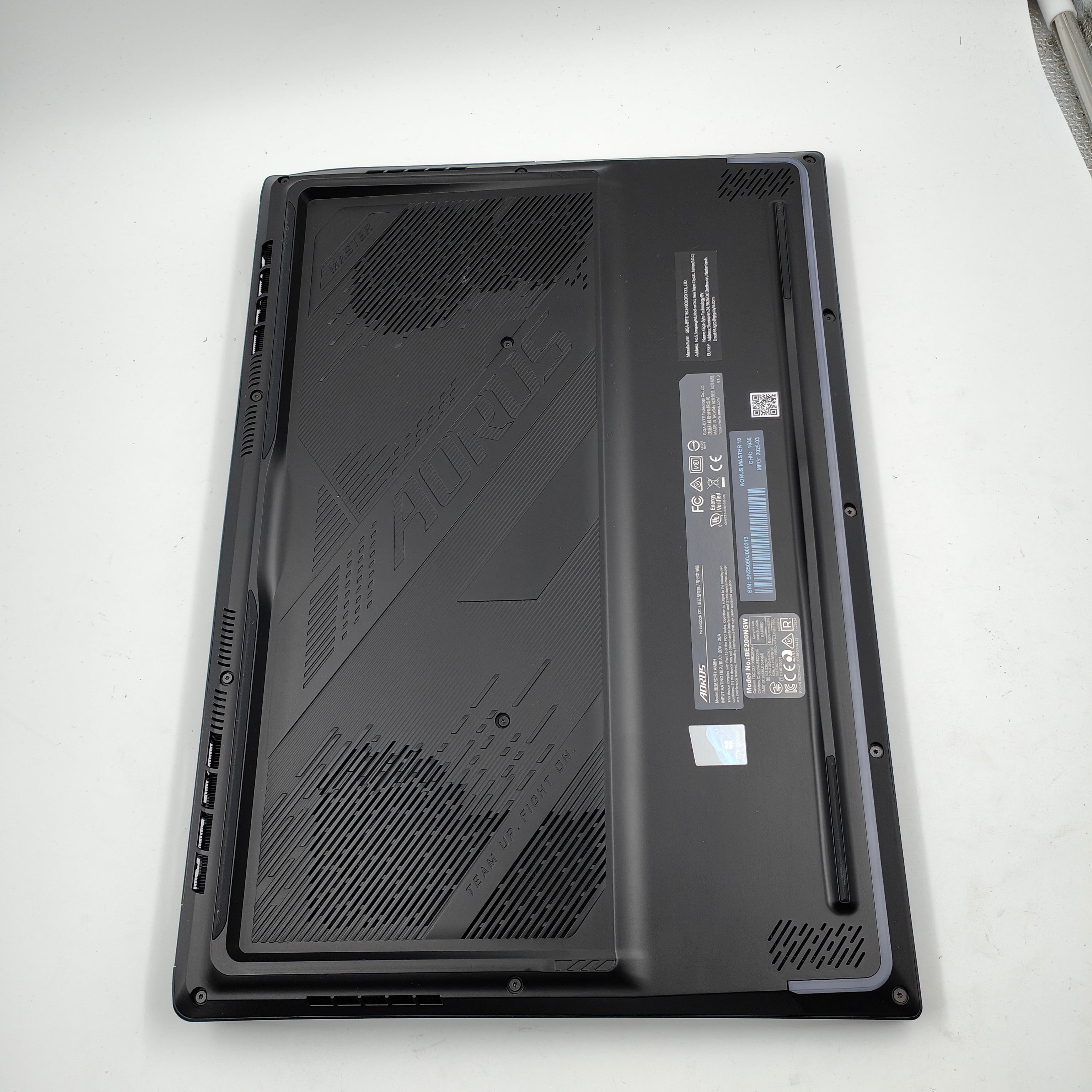 Gigabyte AORUS MASTER 18 BYH QWERTZ