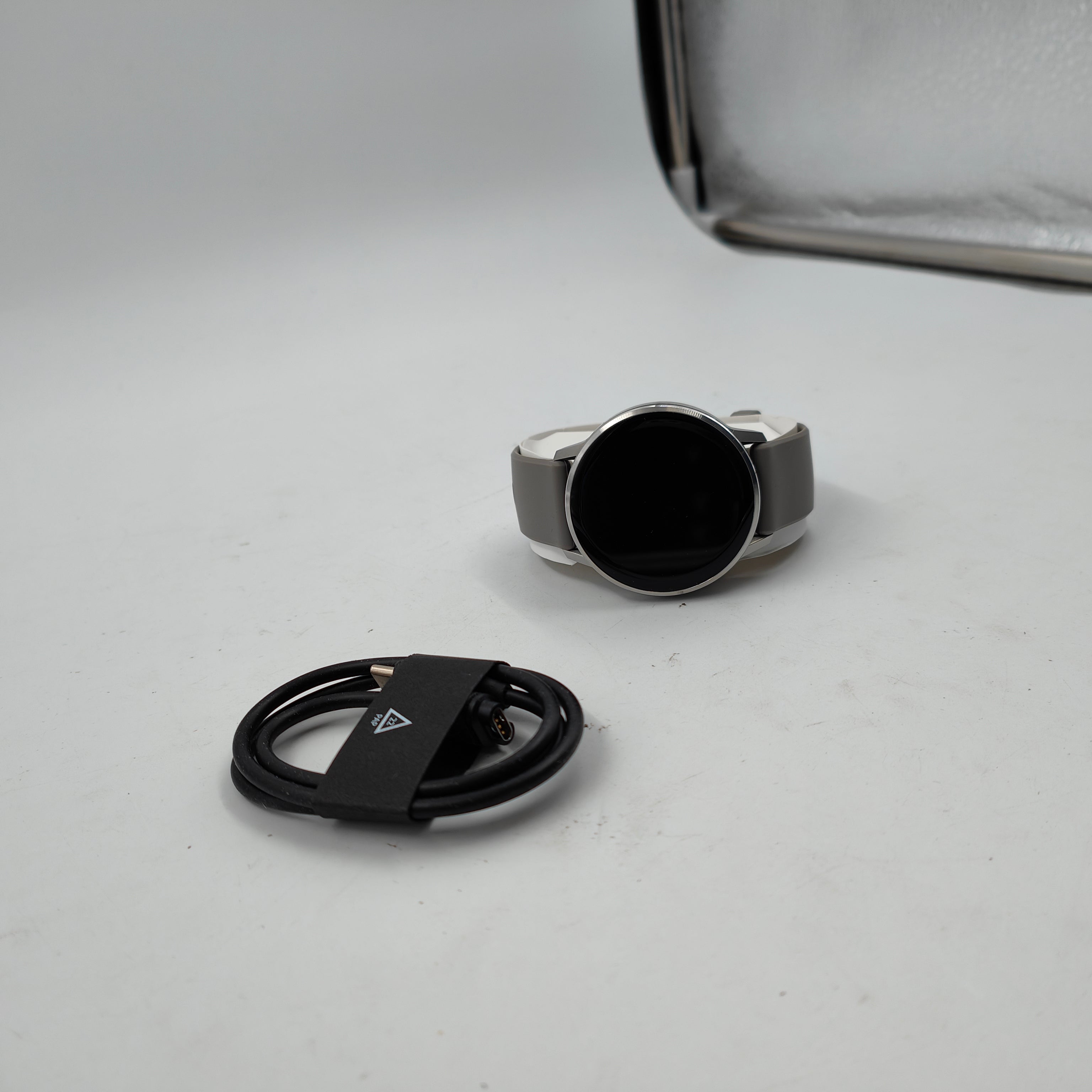 Garmin Venu 4 (45 mm), GPS, Wi-Fi, noir avec argenté et gris, monde entier