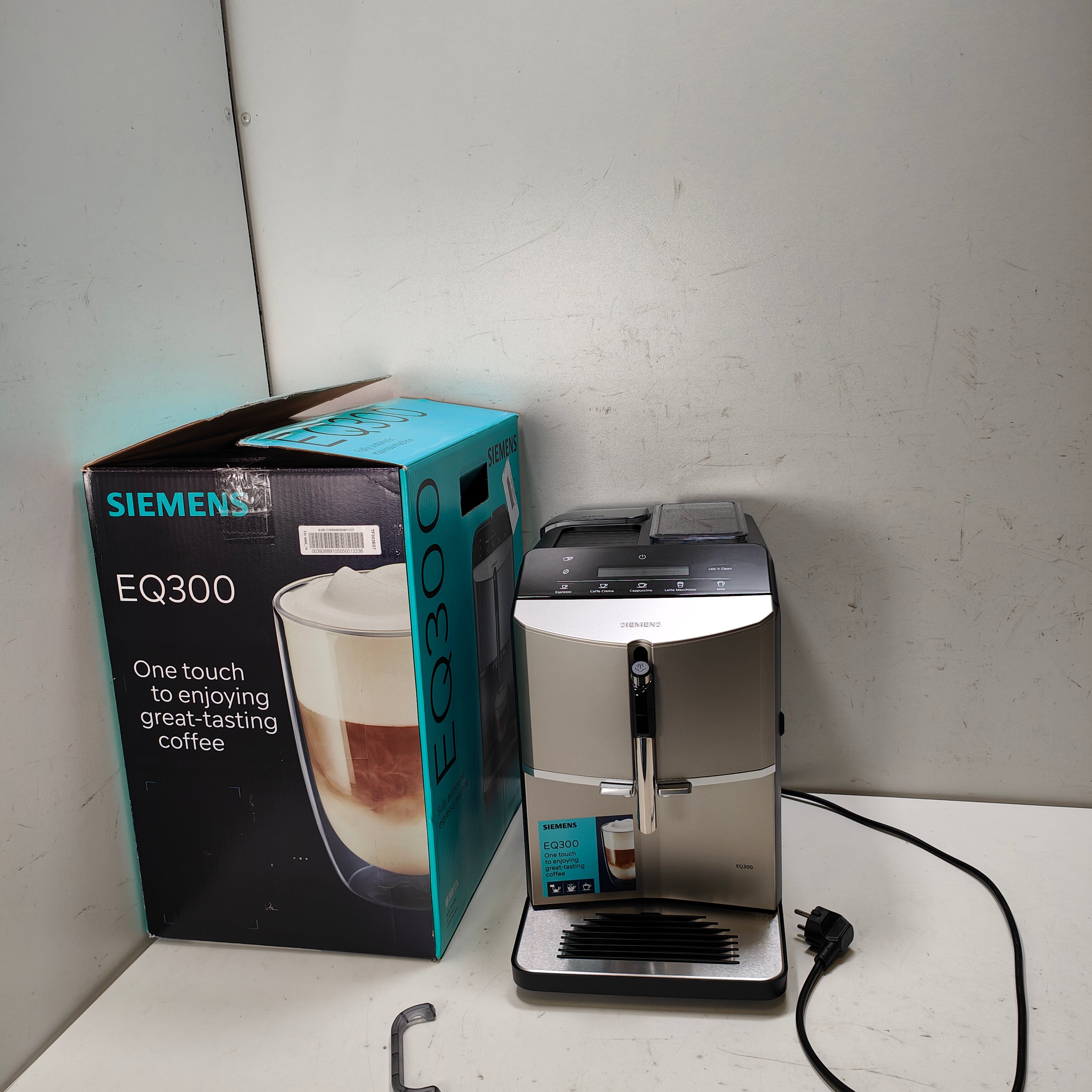 Siemens EQ300 TF303E07 Zilver Metallic