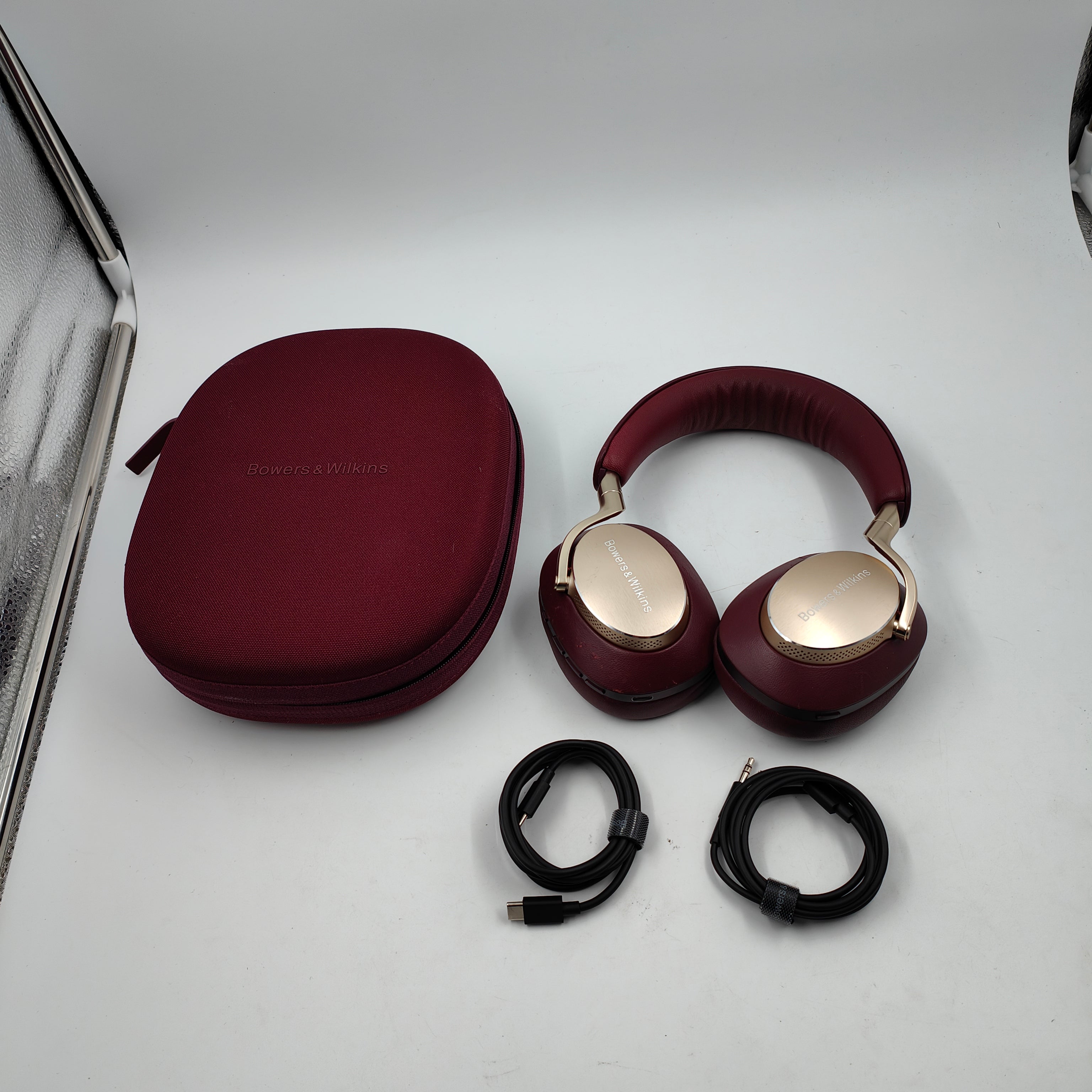 Bowers & Wilkins PX8 Rood
