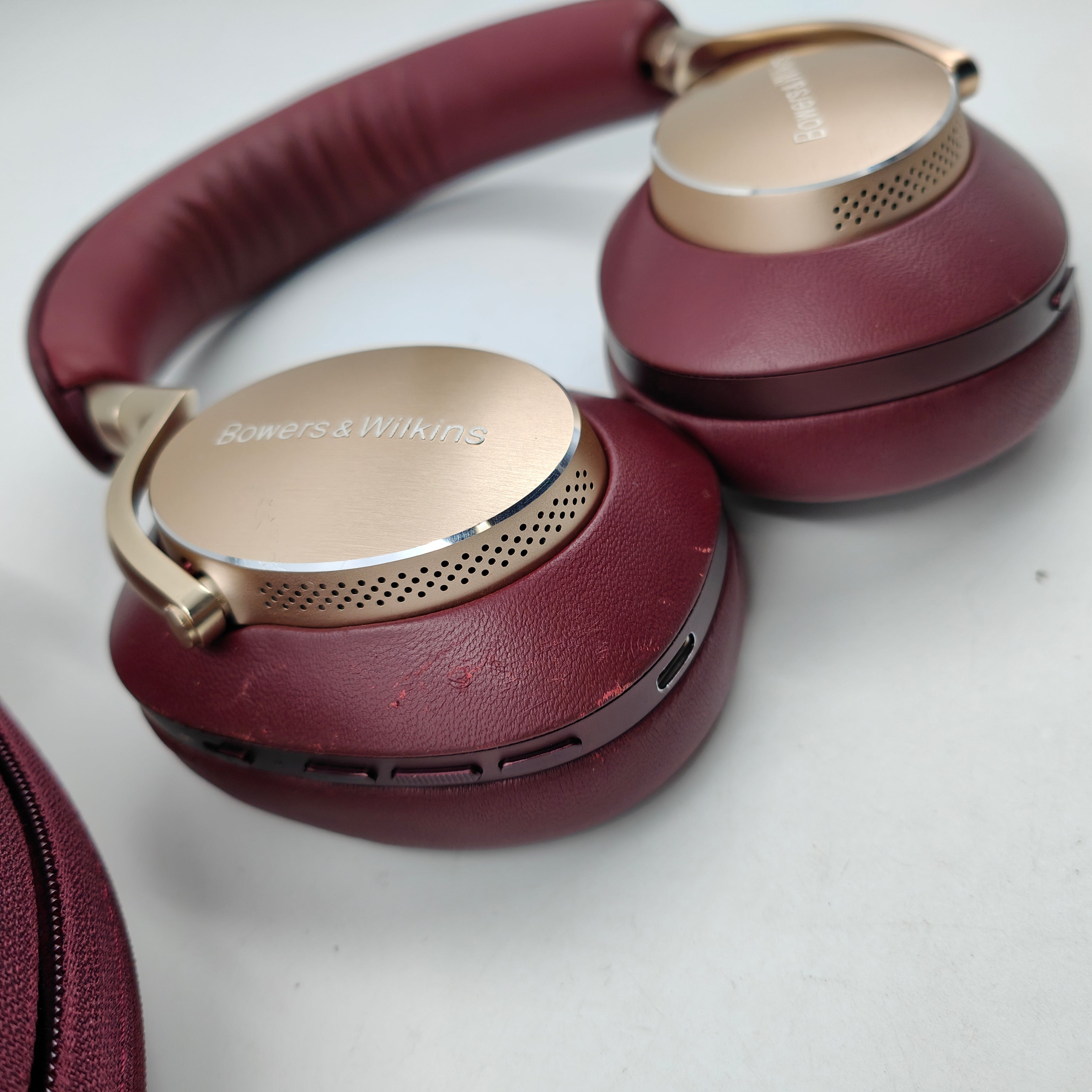 Bowers & Wilkins PX8 Rood