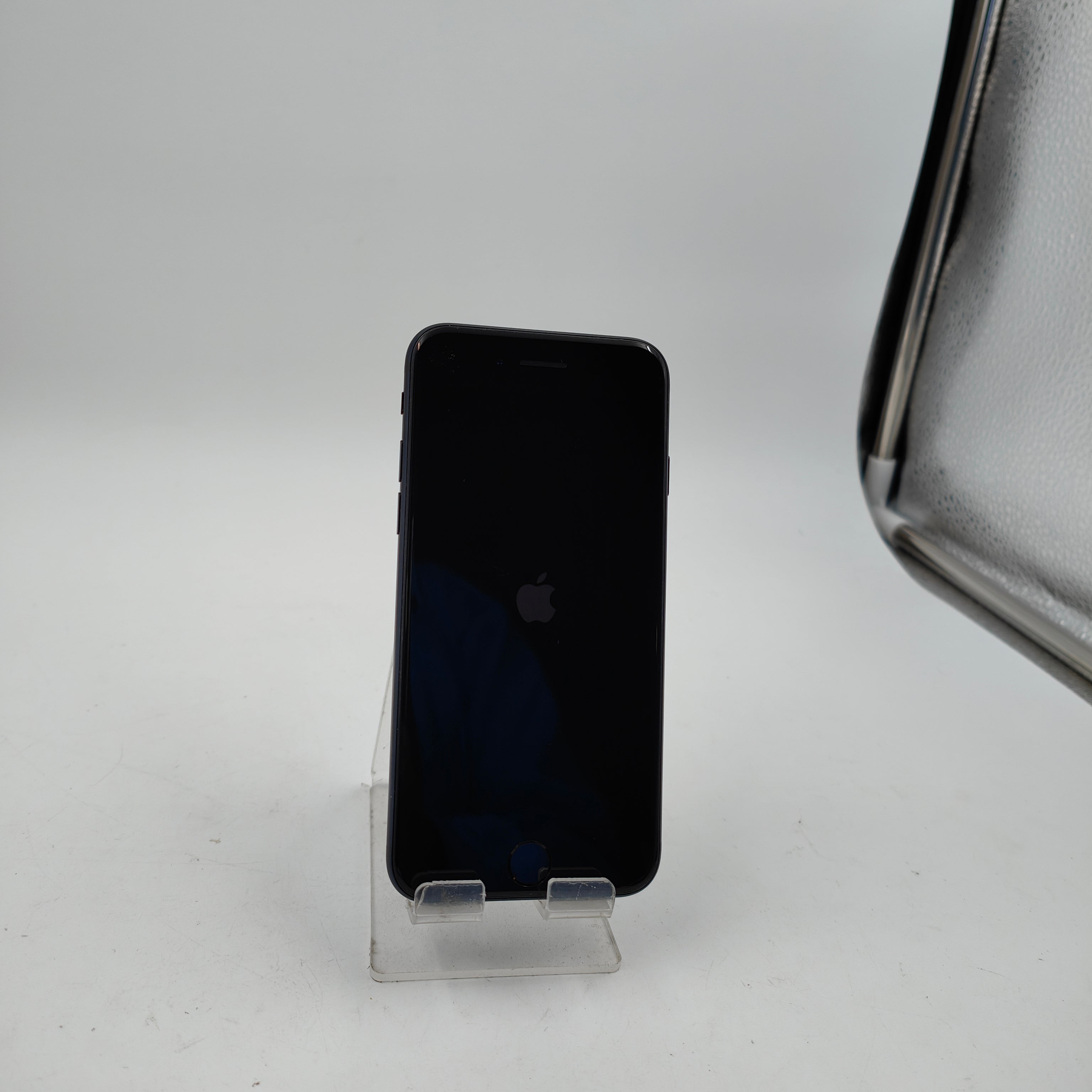 Refurbished iPhone SE (3rd gen) Midnight 64GB