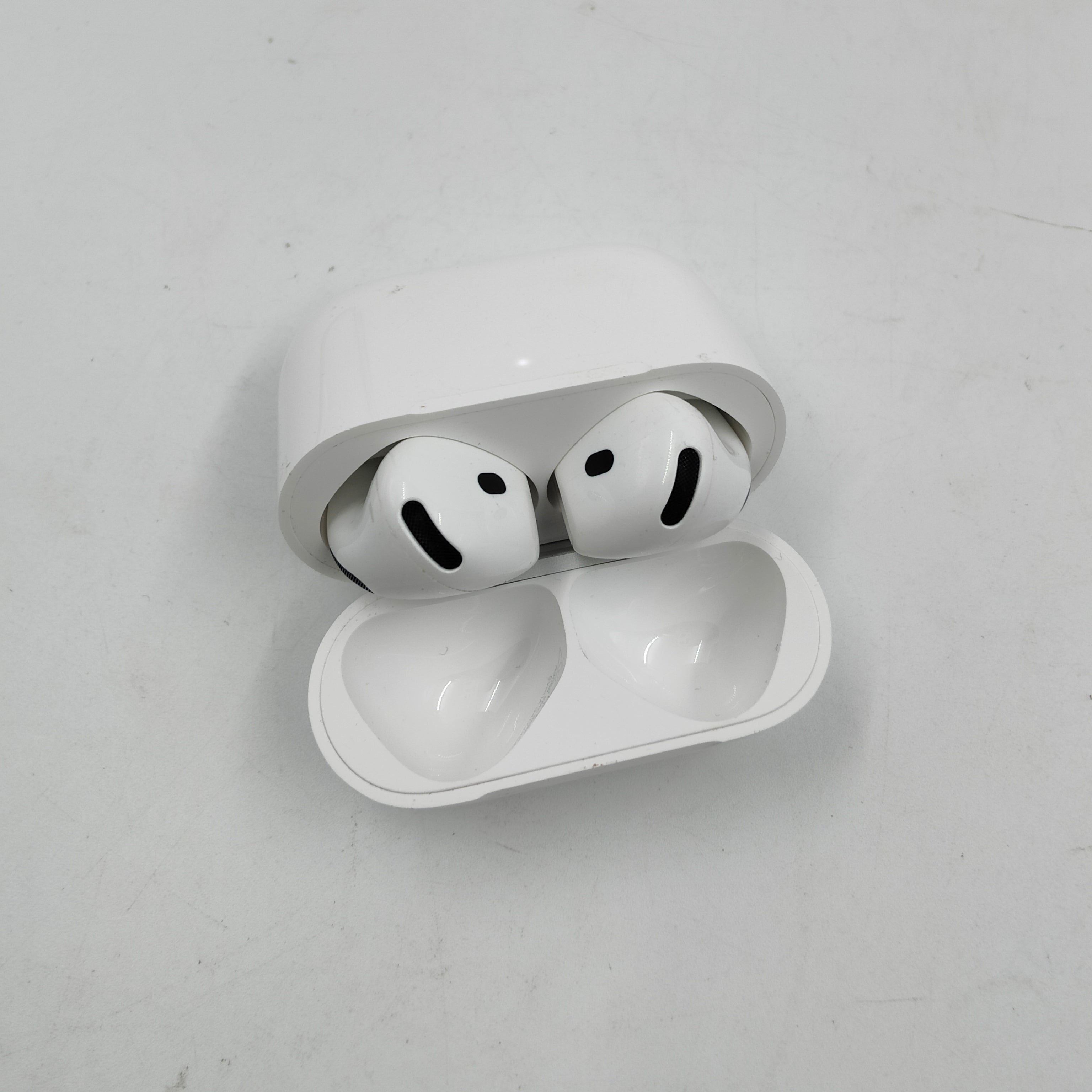 Apple AirPods 4