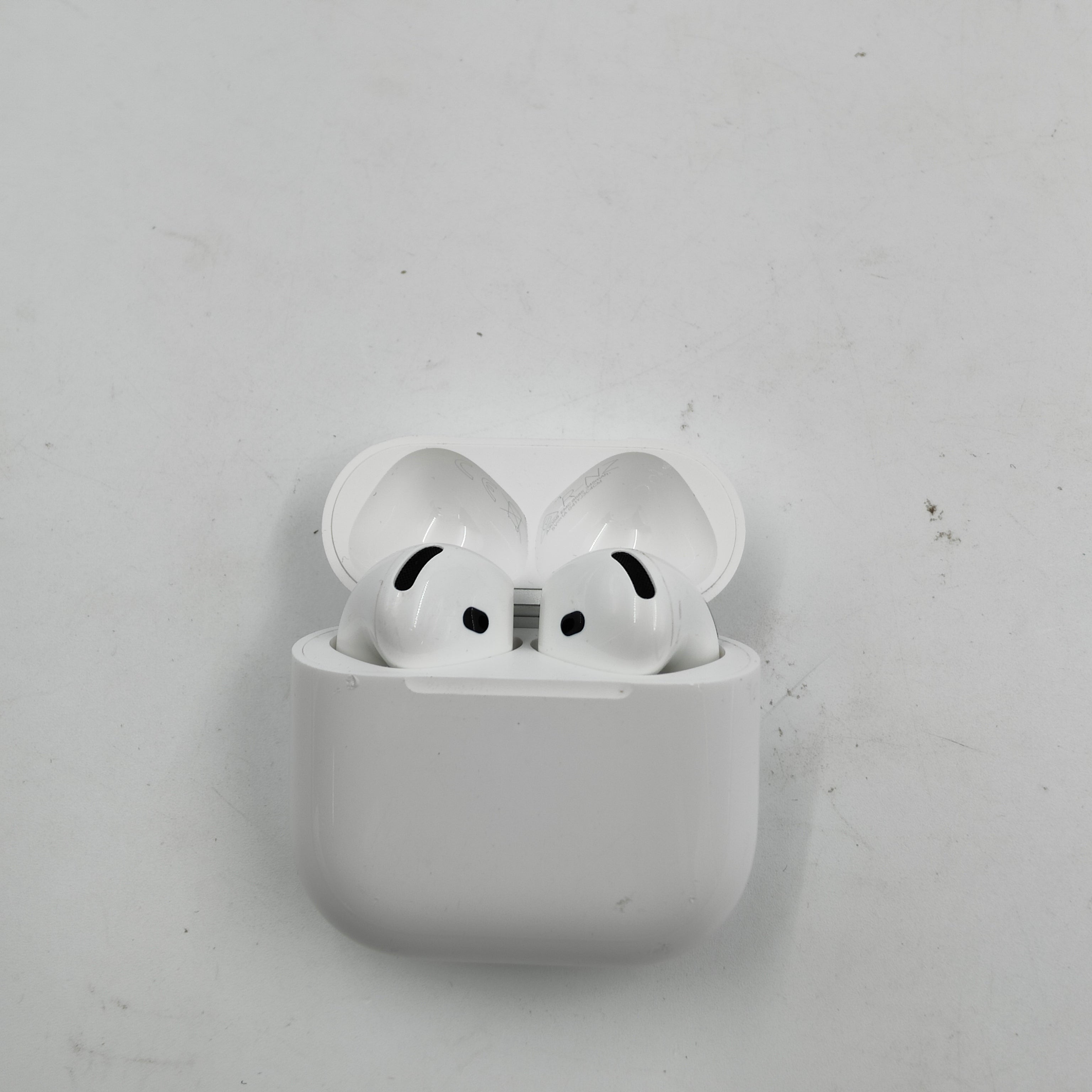 Apple AirPods 4