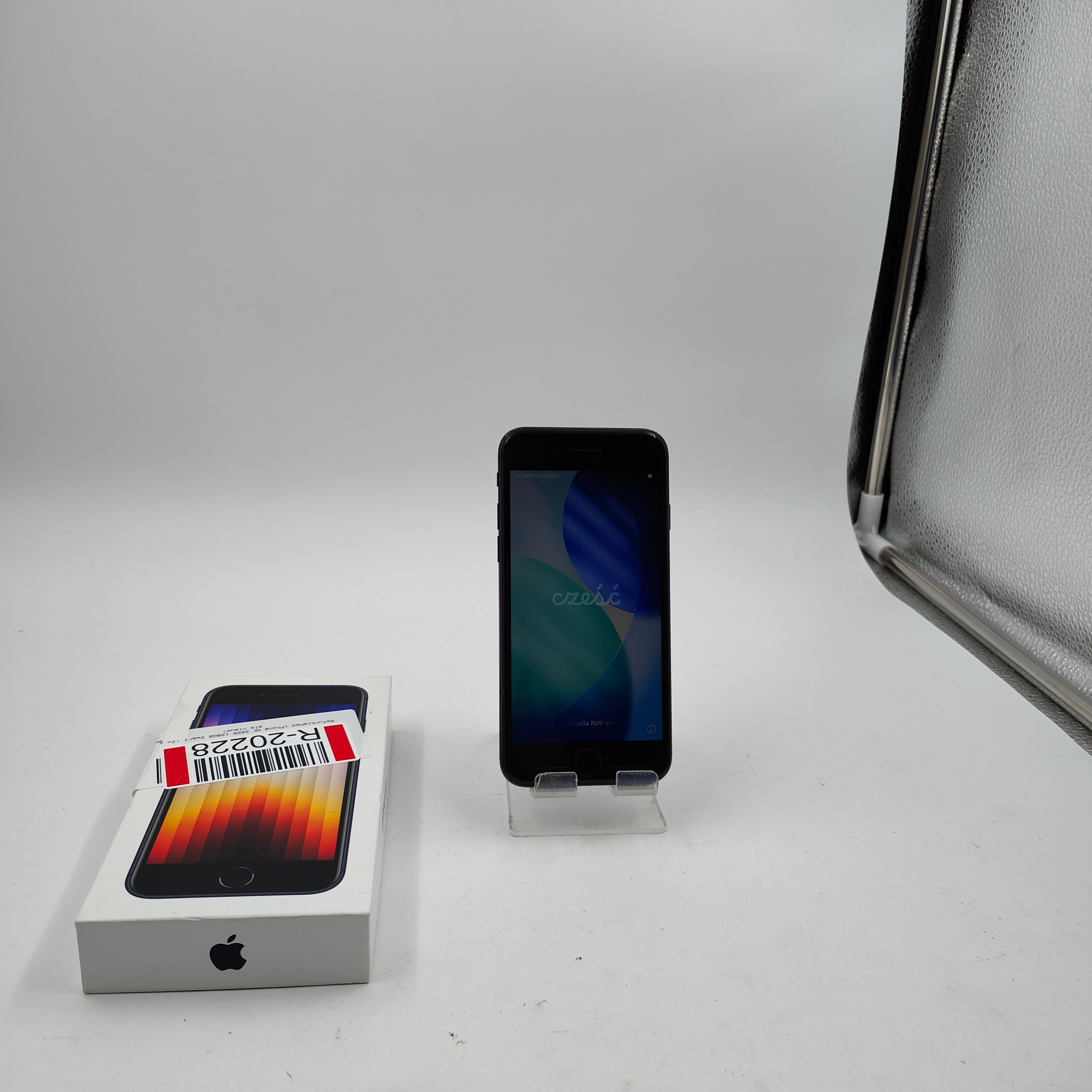 Refurbished iPhone SE 2020 Black 128GB - A