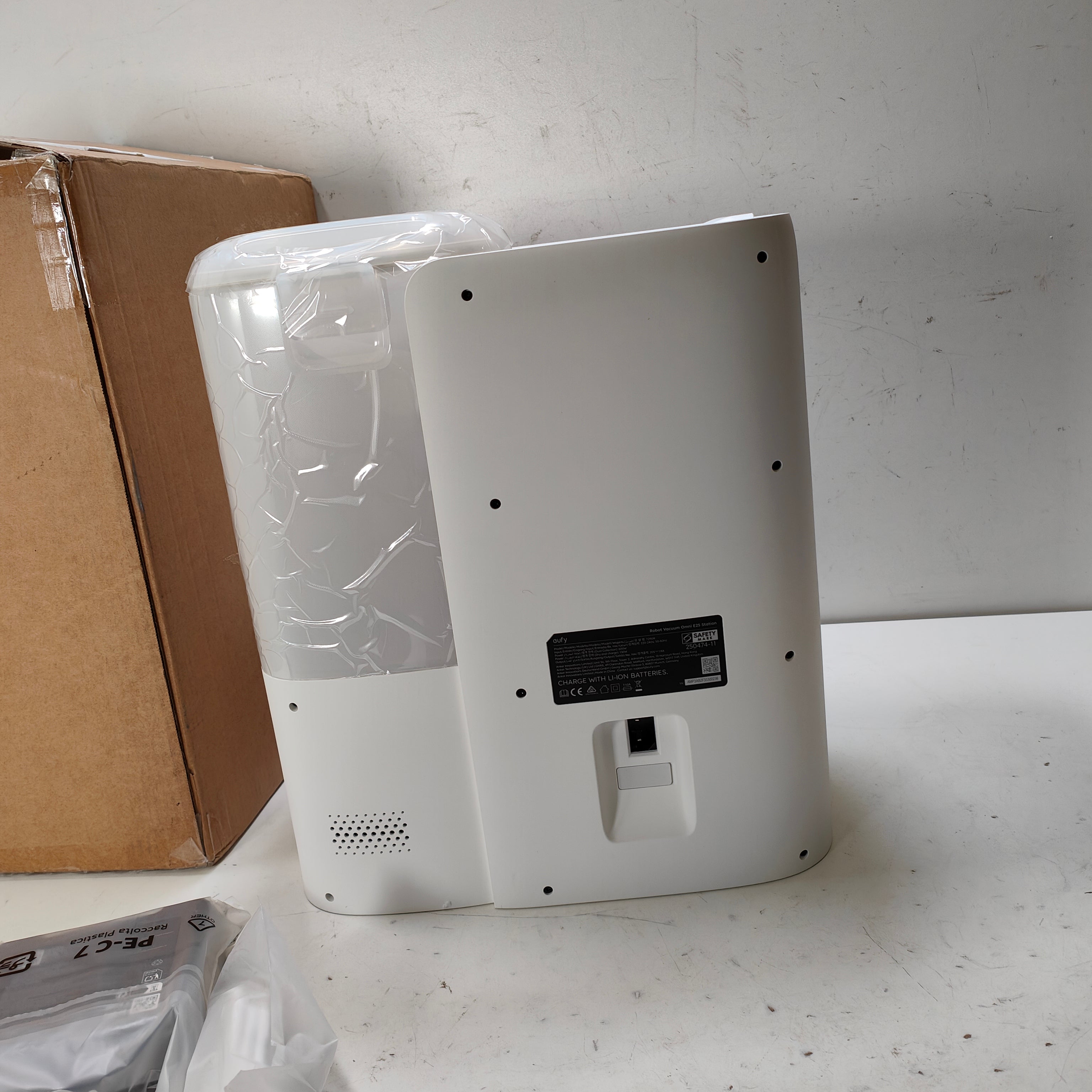 Eufy Omni E25 Weiß