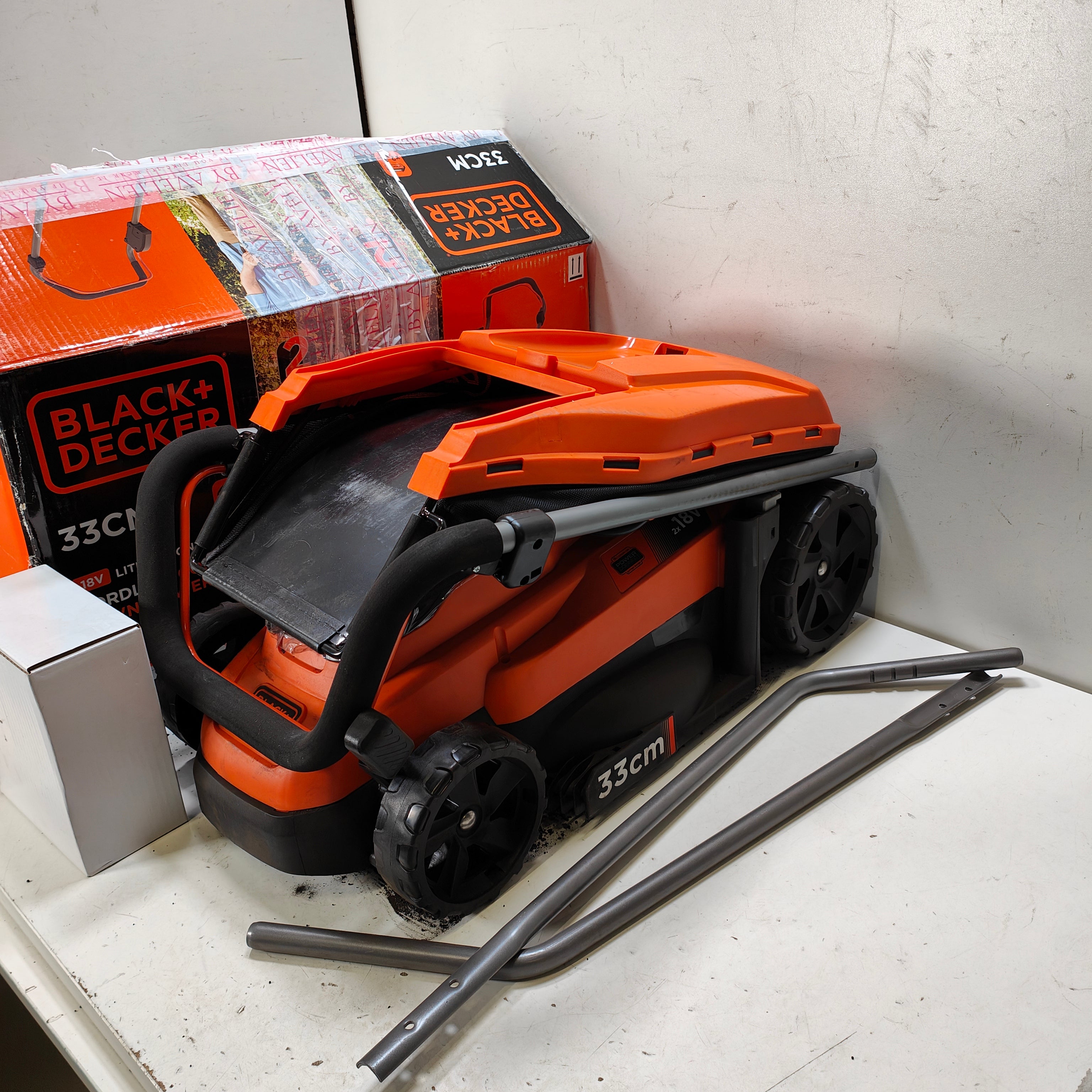 BLACK+DECKER BCMW3318L2-QW