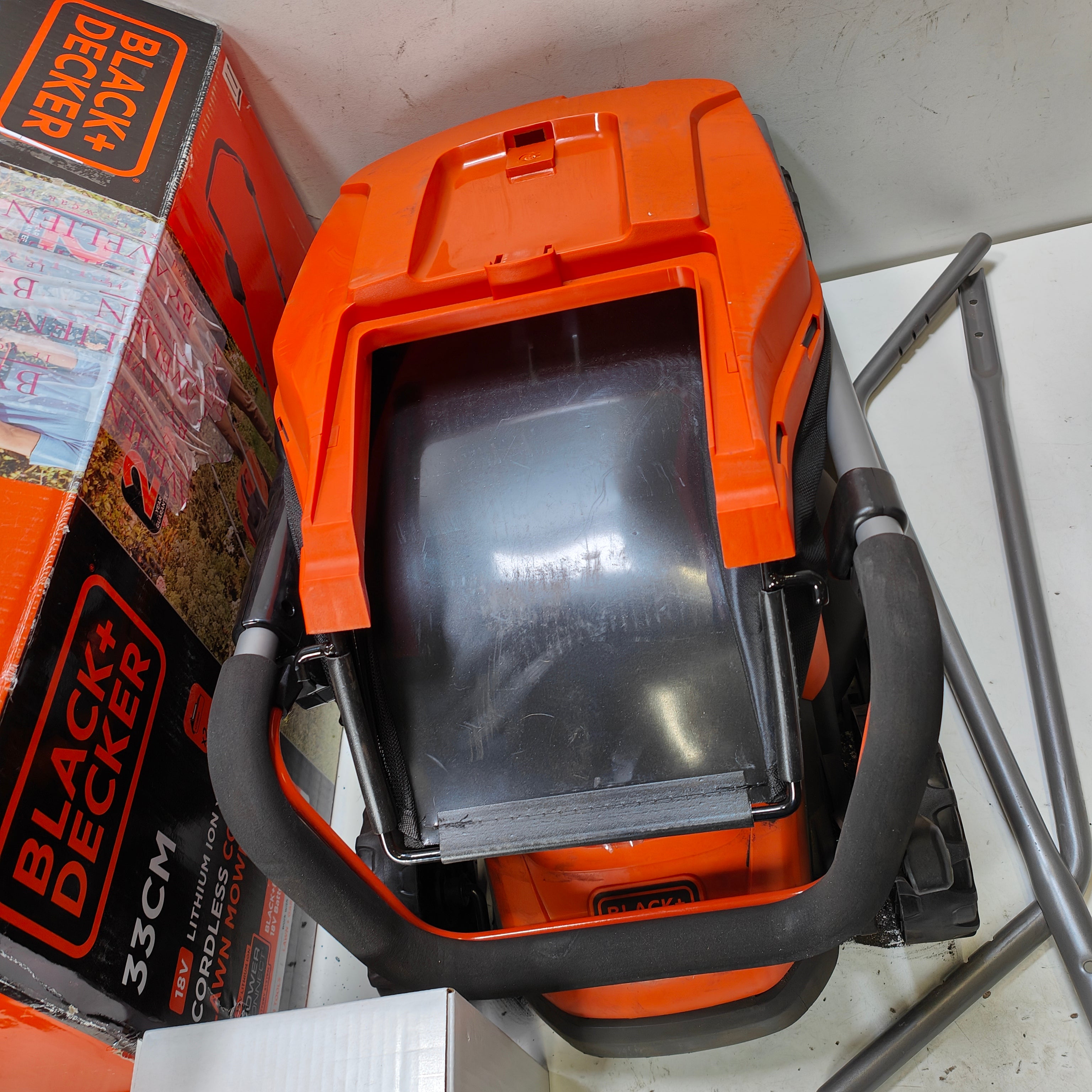 BLACK+DECKER BCMW3318L2-QW