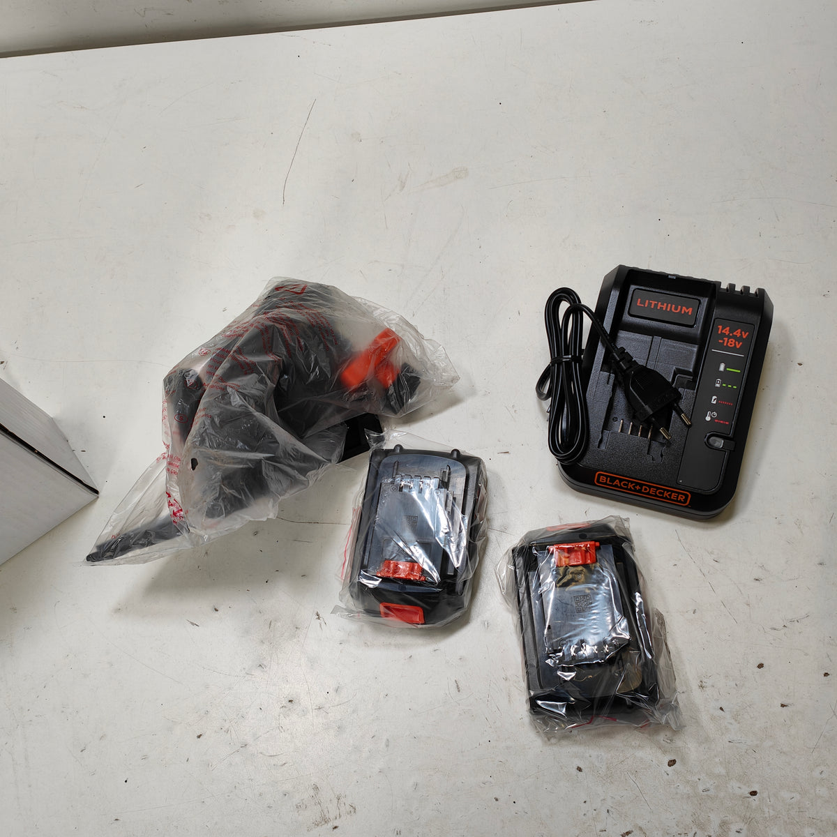 BLACK+DECKER BCMW3318L2-QW