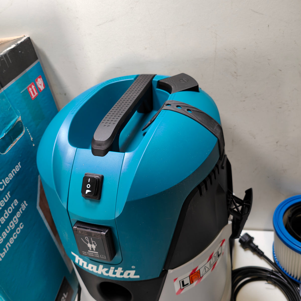 Makita VC2512L