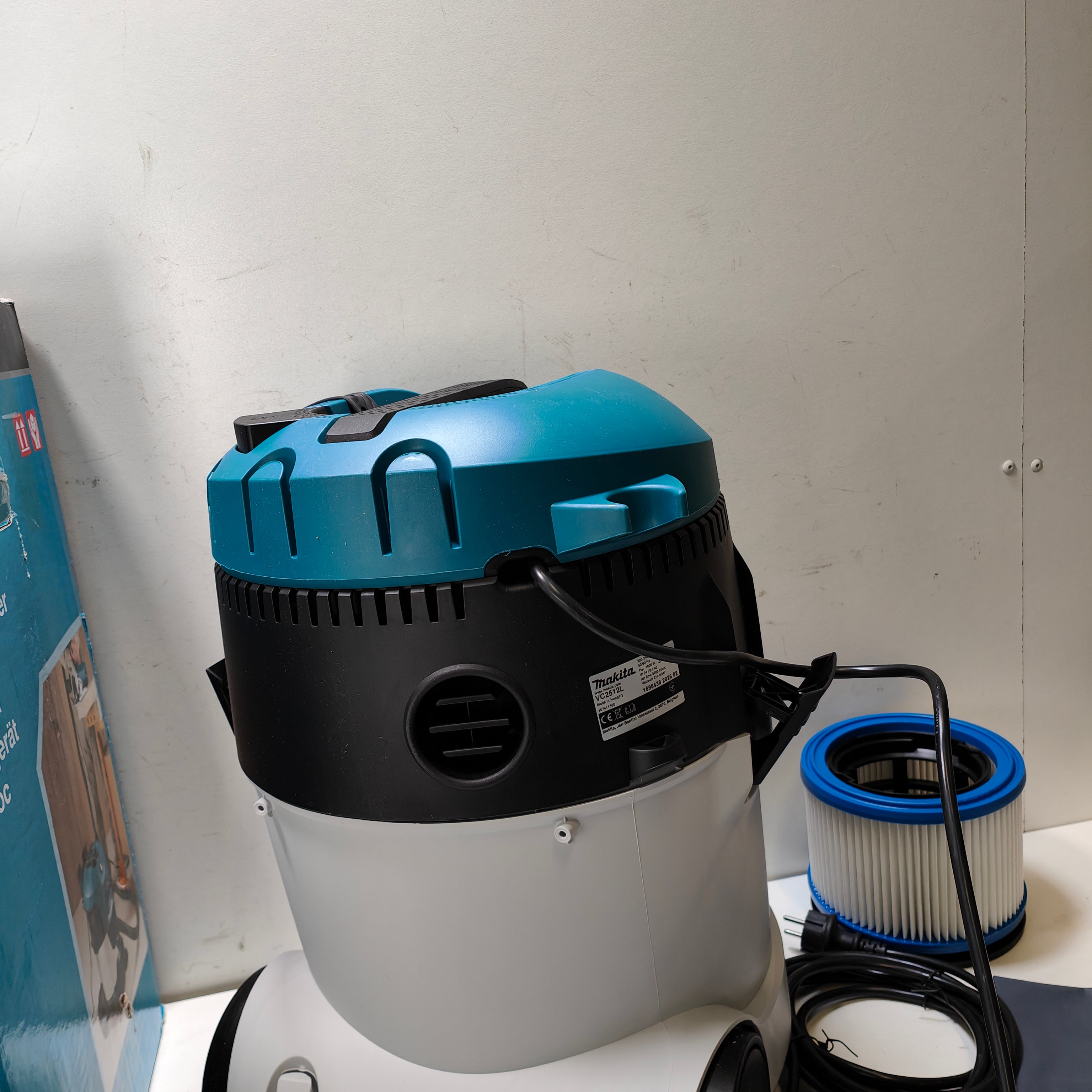 Makita VC2512L